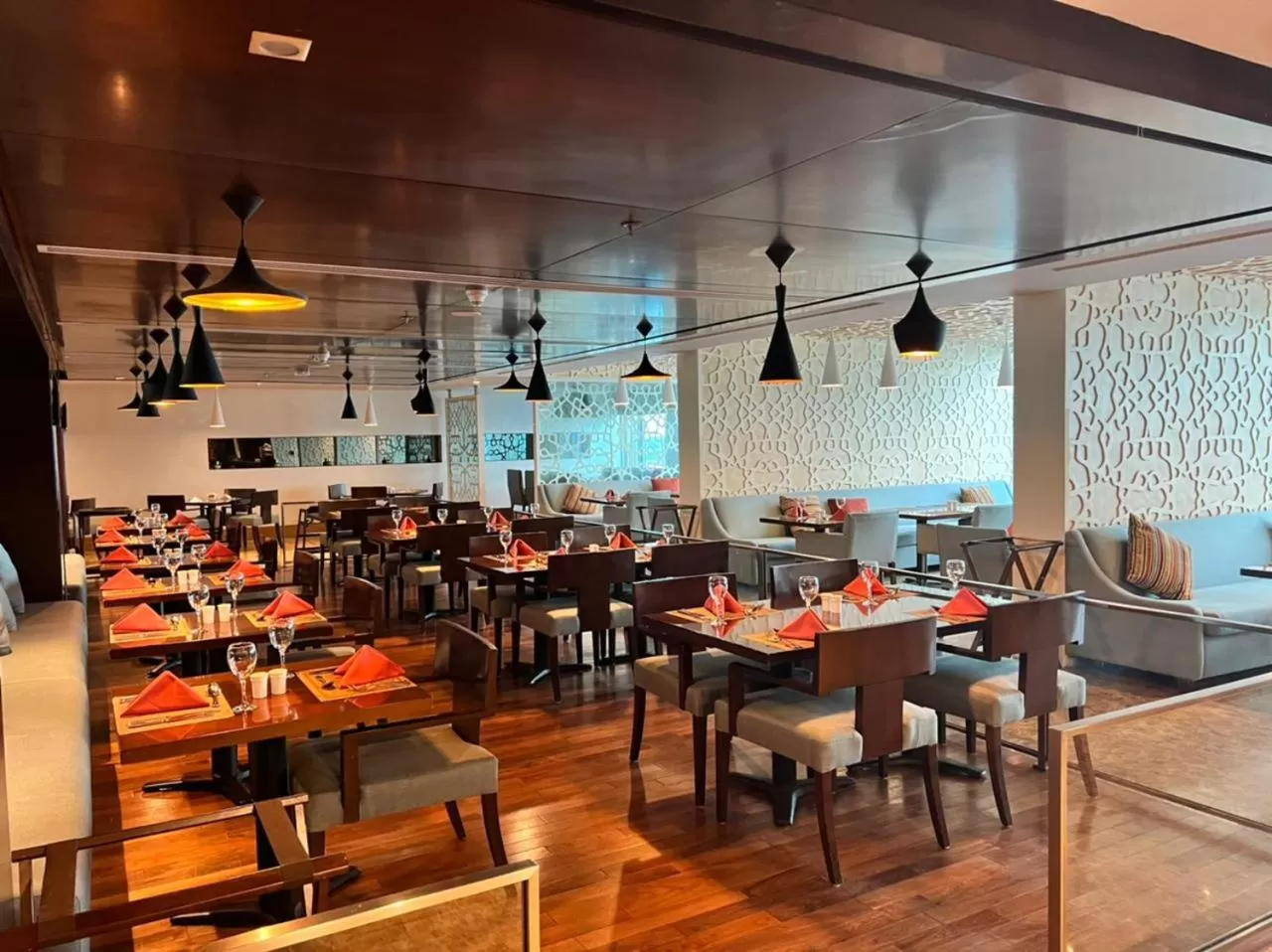 Restaurant/places to eat in Copthorne Hotel Sharjah