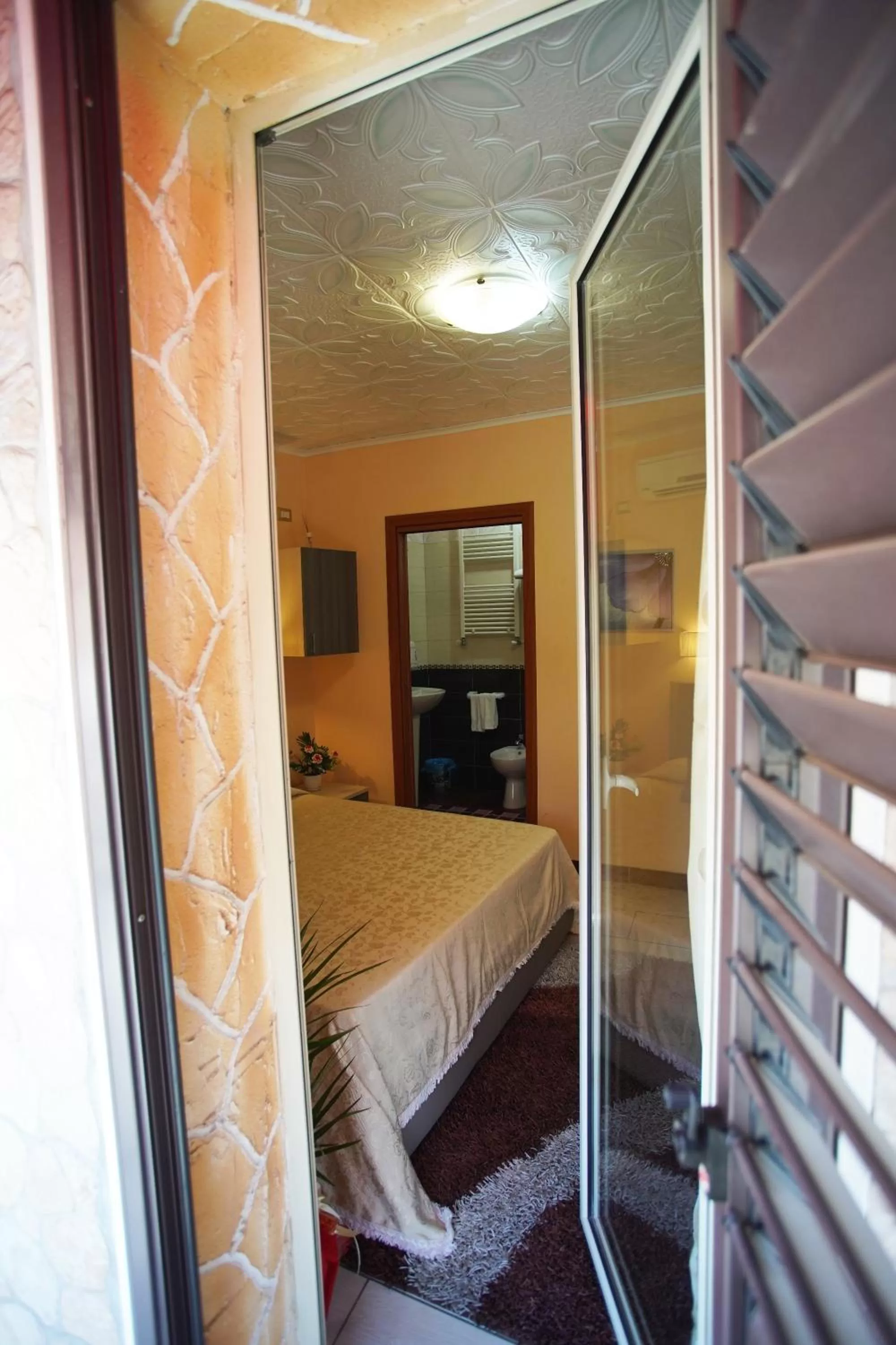 Photo of the whole room, Bed in Golden Dreams B&B