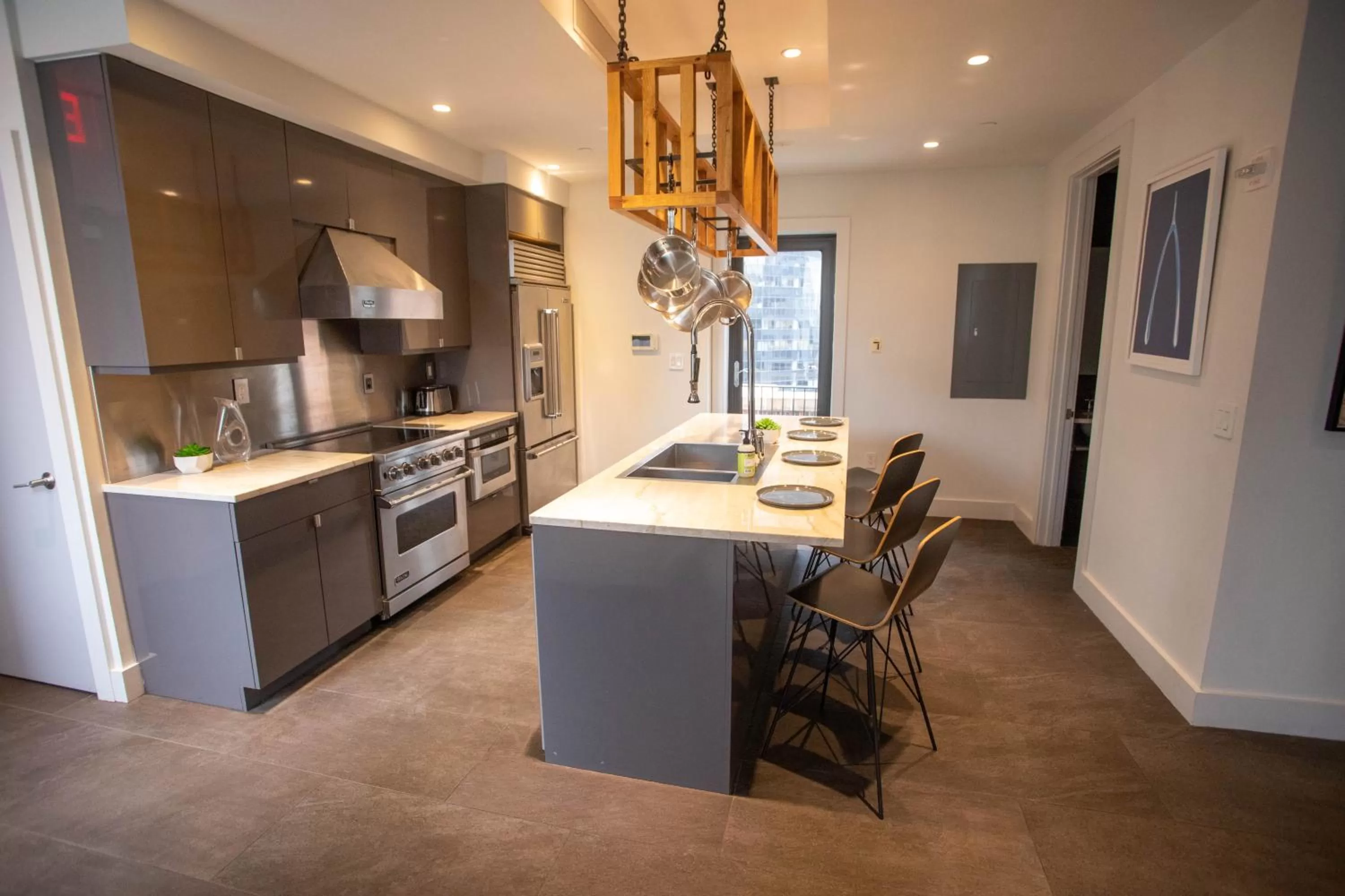 Kitchen or kitchenette in Lexington Plaza Hotel