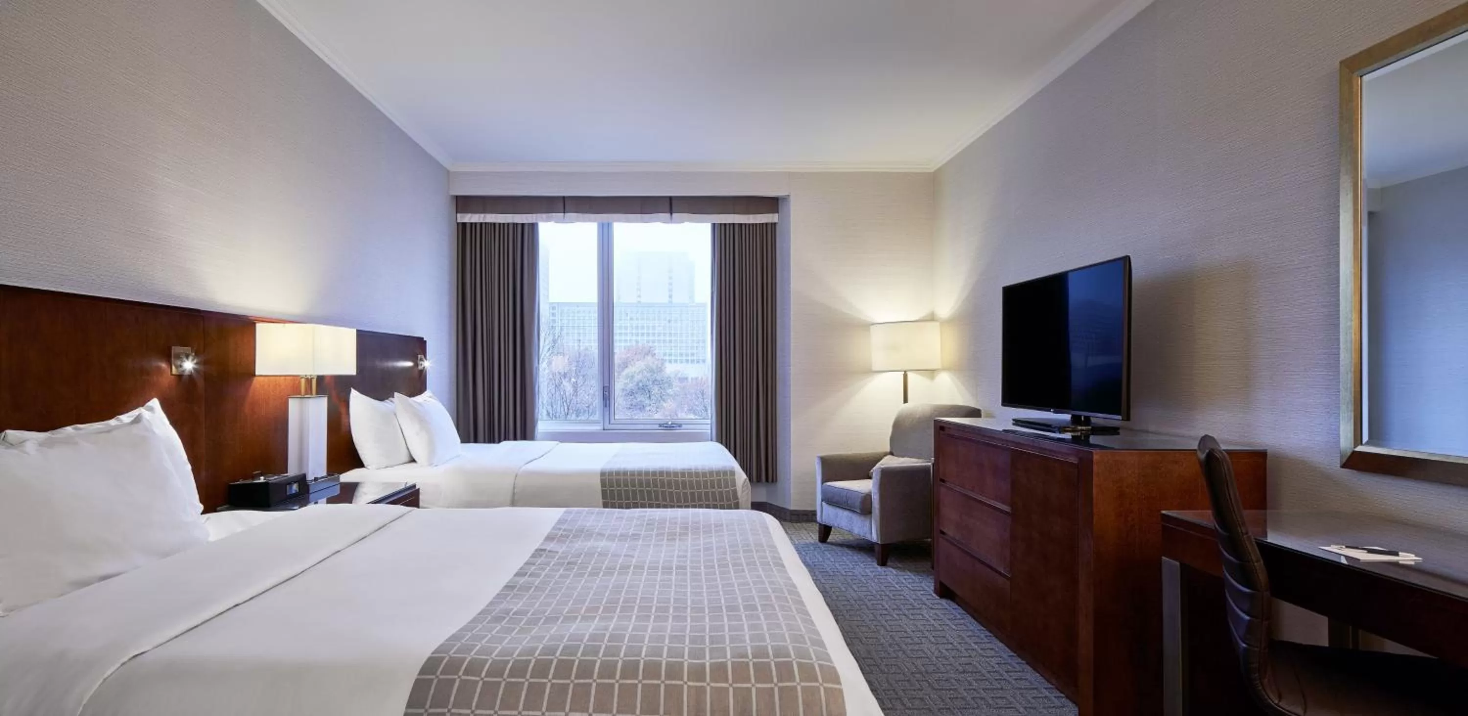 Photo of the whole room, Bed in Lord Elgin Hotel