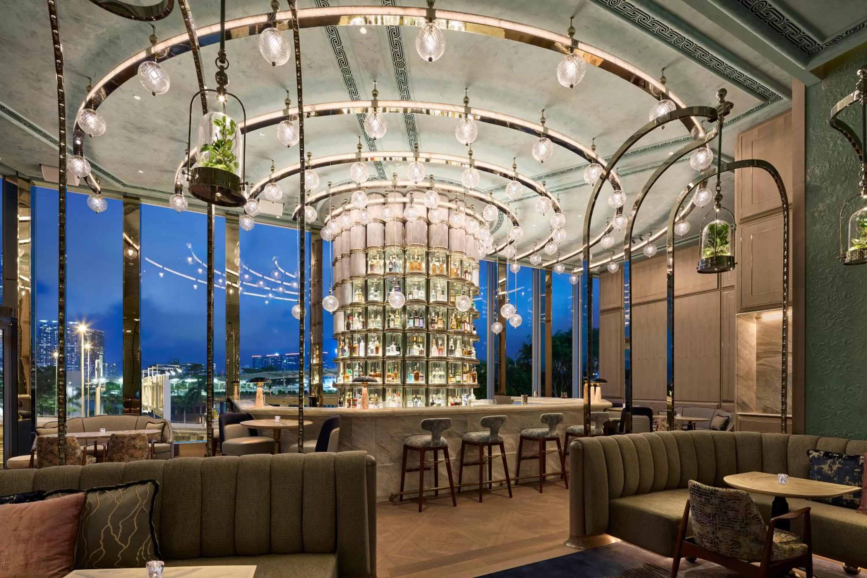 Restaurant/places to eat in Four Seasons Hotel Hong Kong