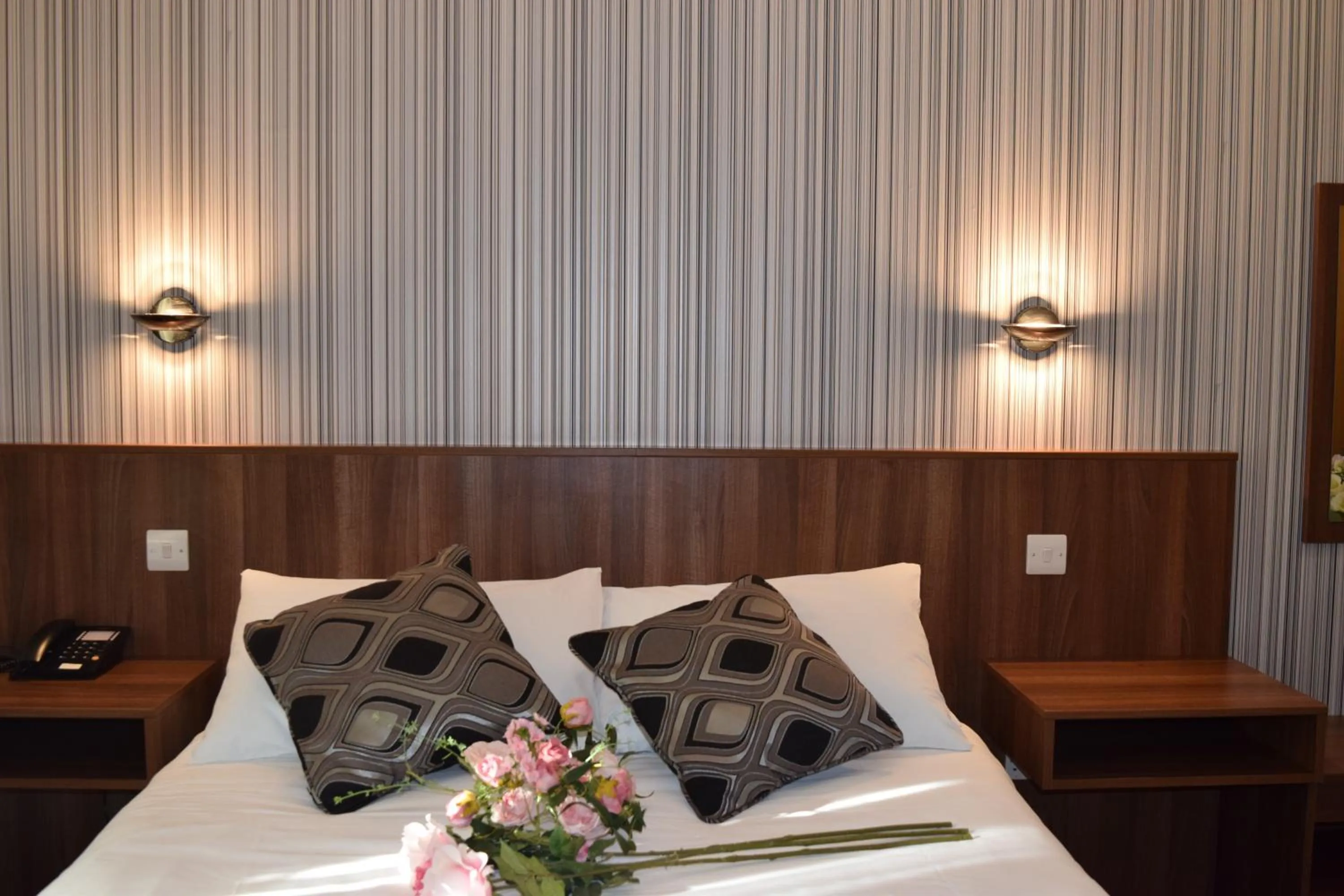 Bed in Star Anglia Hotel City Center by OYO