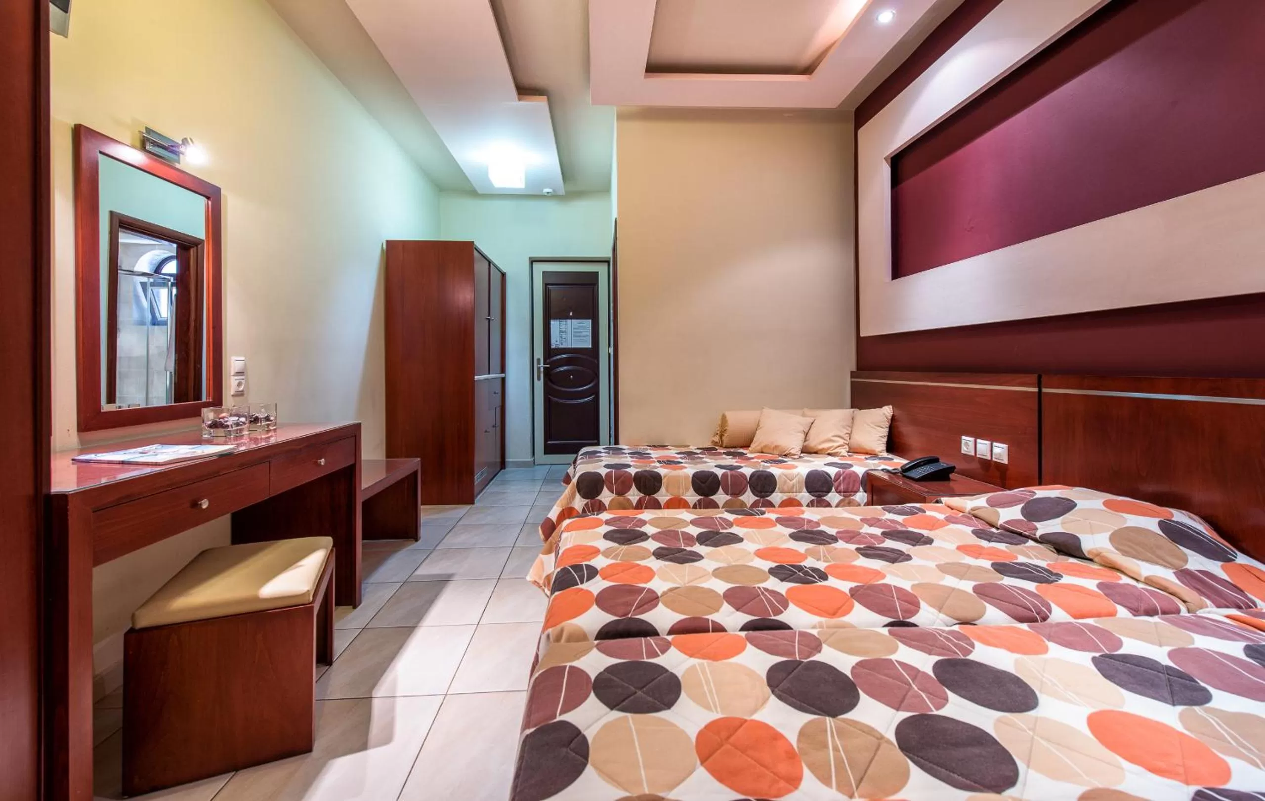 Photo of the whole room, Bed in Canadian Hotel