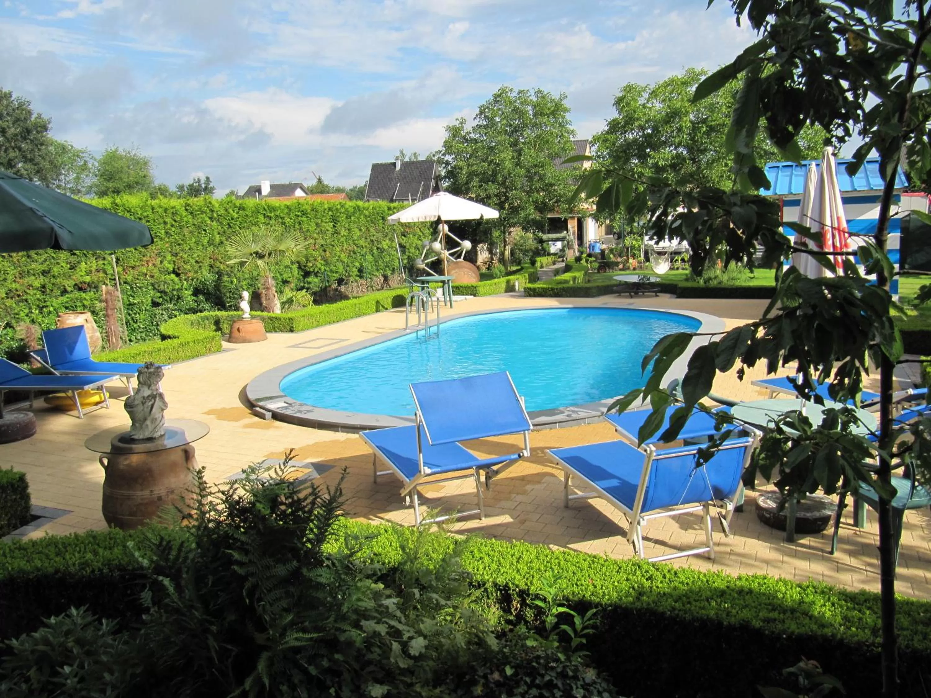Garden in B&B Casa Roman & Vakantiewoning voor 1 pers tot max 32 personen
