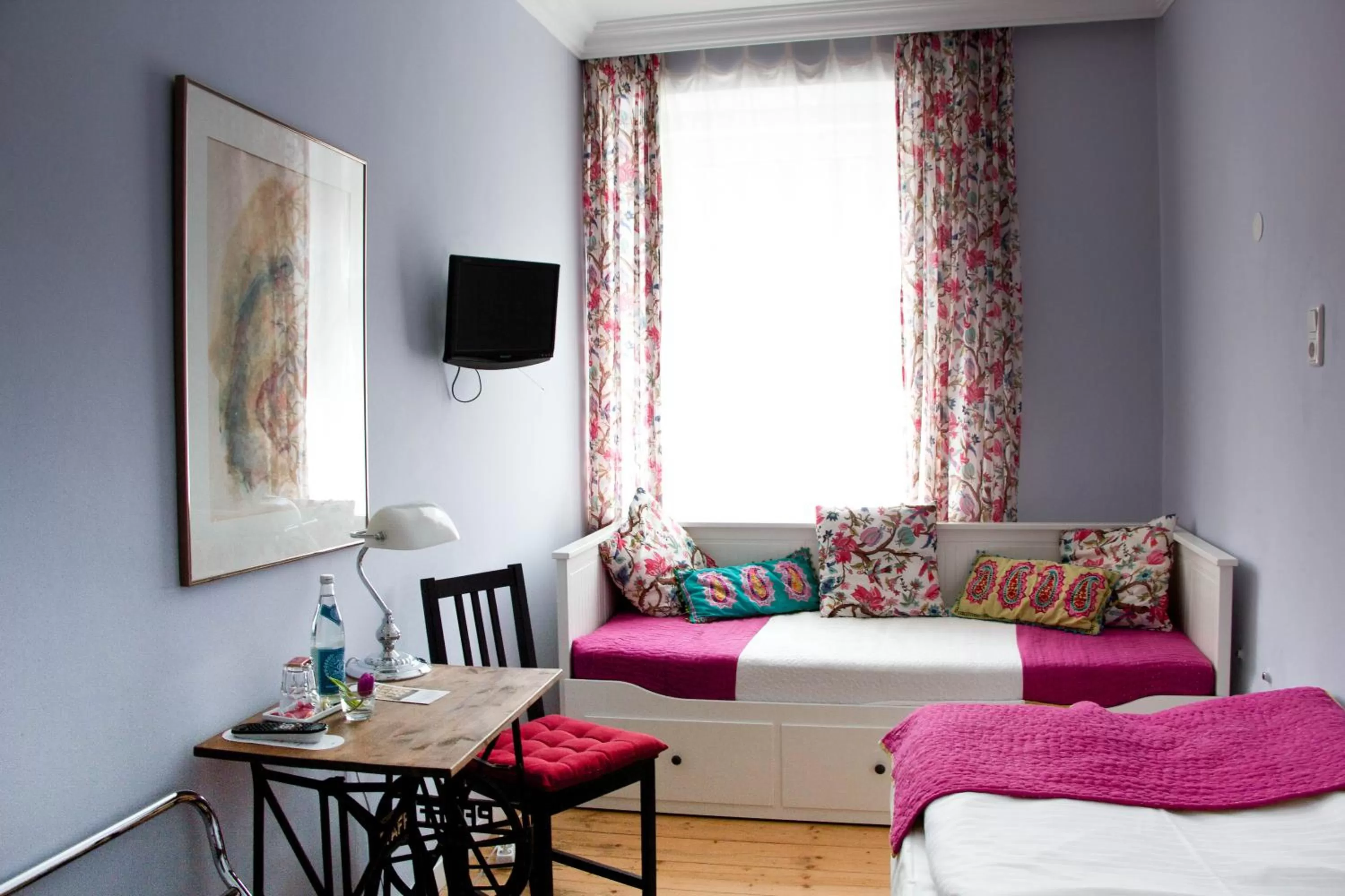 Photo of the whole room, Bed in das HOTEL in München