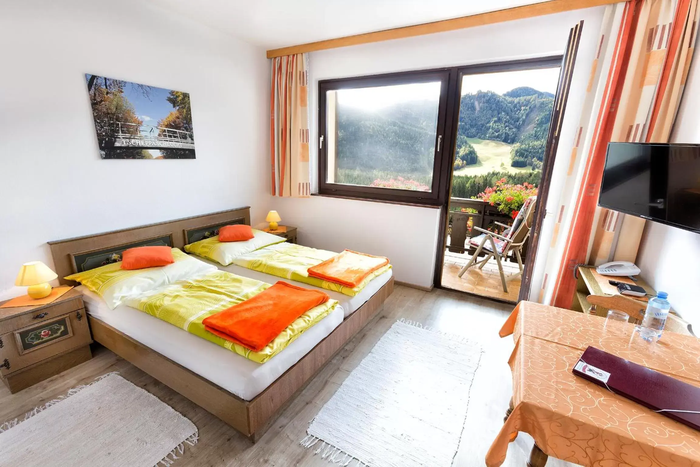 Double or Twin Room with Balcony - single occupancy in Bed&Breakfast Lausegger Double or Twin Room with Balcony - single occupancy in Bed&Breakfast Lausegger