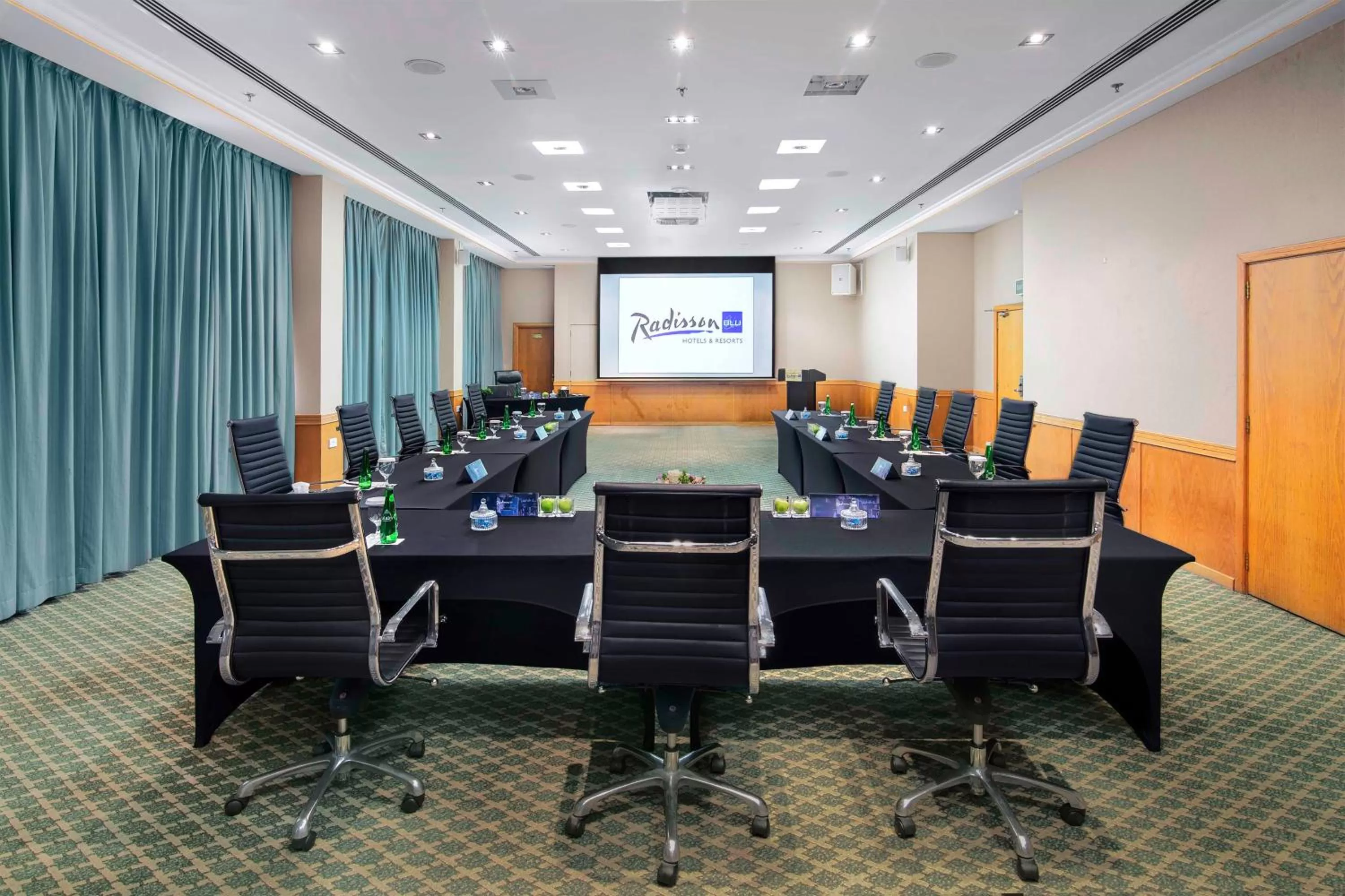 Meeting/conference room in Radisson Blu Hotel & Resort, Al Ain