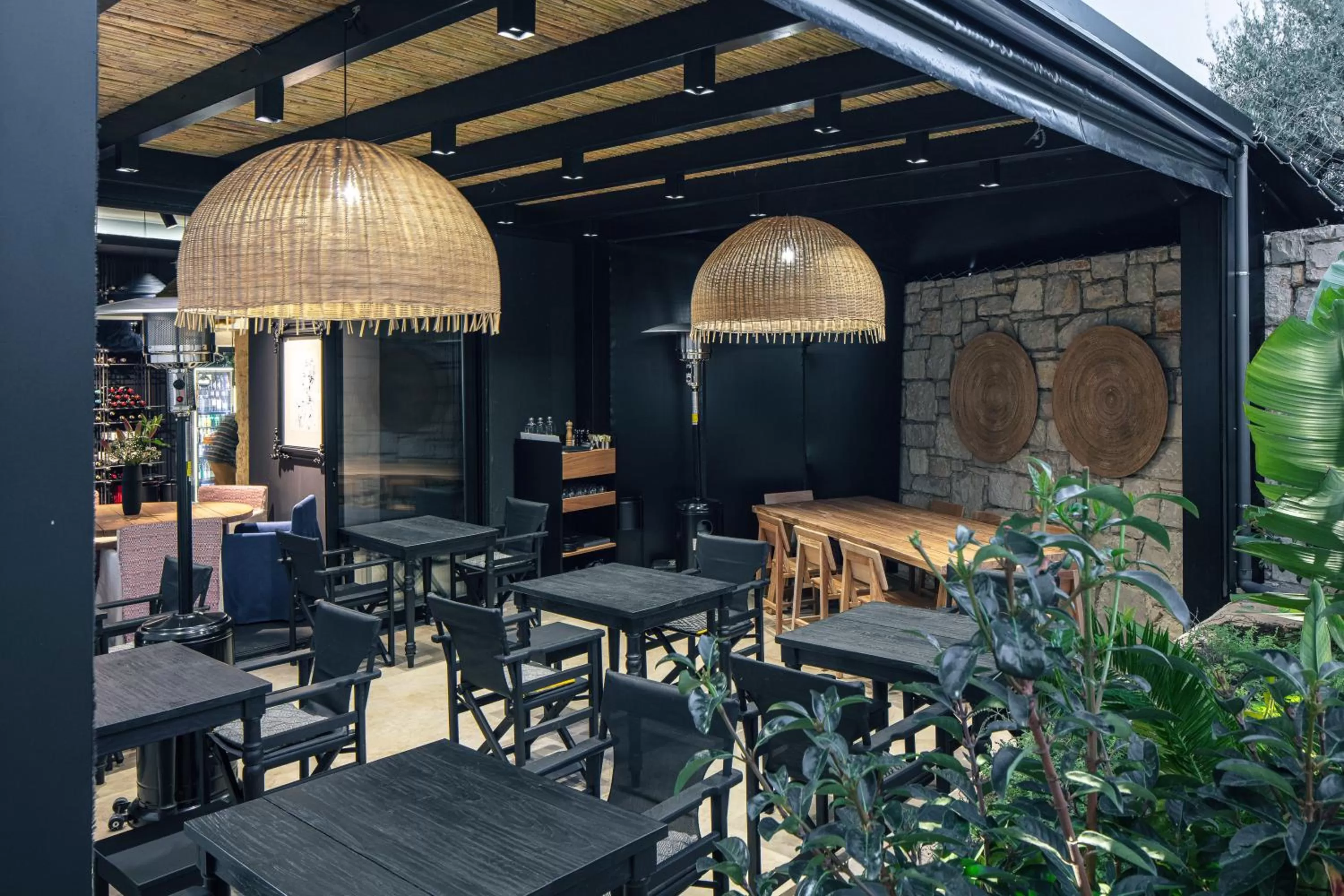 Restaurant/places to eat in Chapter 02 Gallery Suites