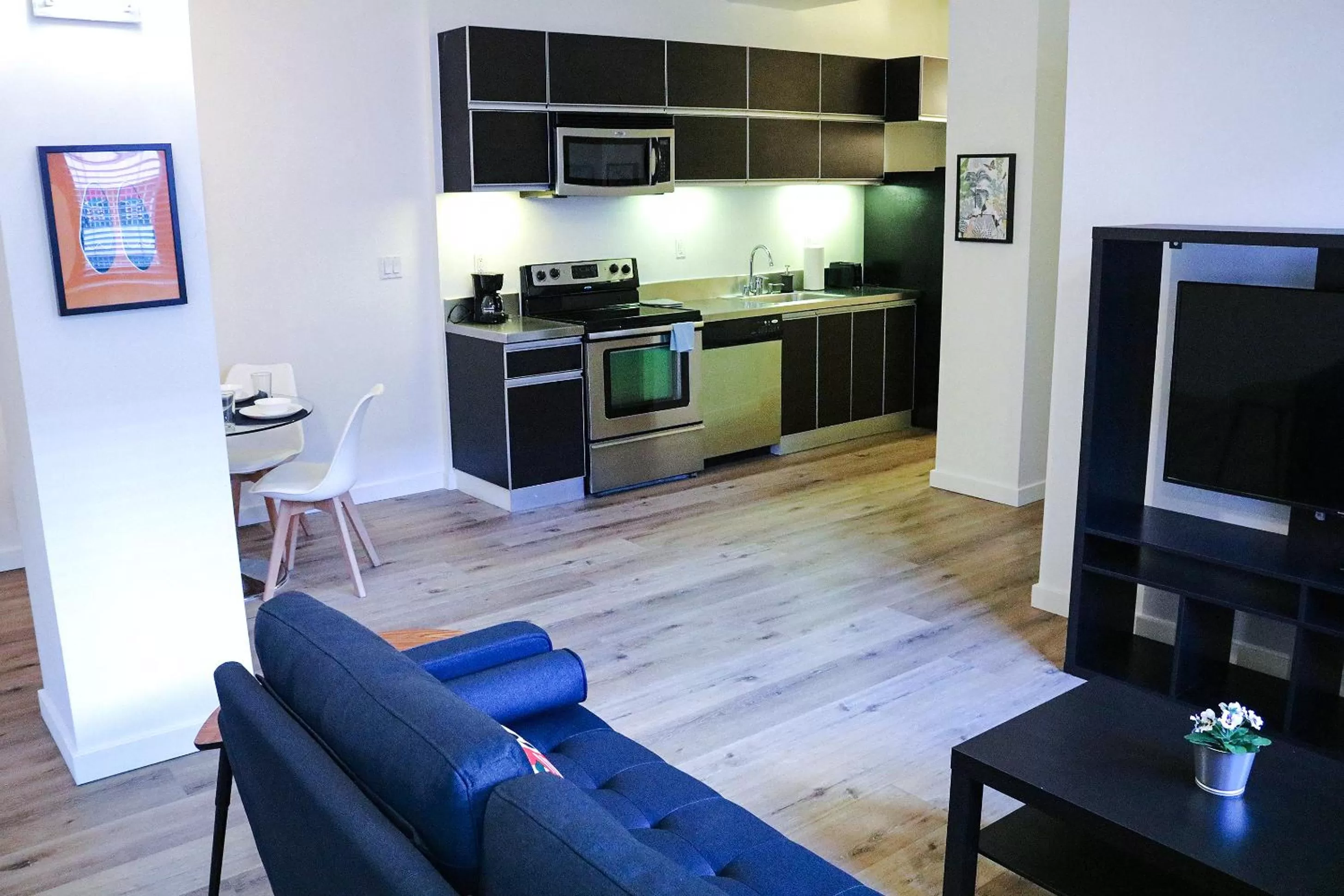 Kitchen/Kitchenette in The Haas Suites