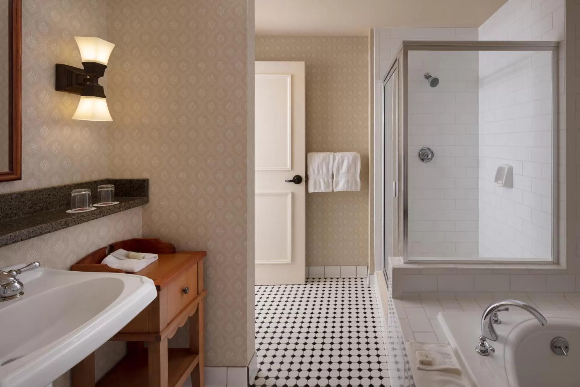 Shower in St. Eugene Golf Resort & Casino