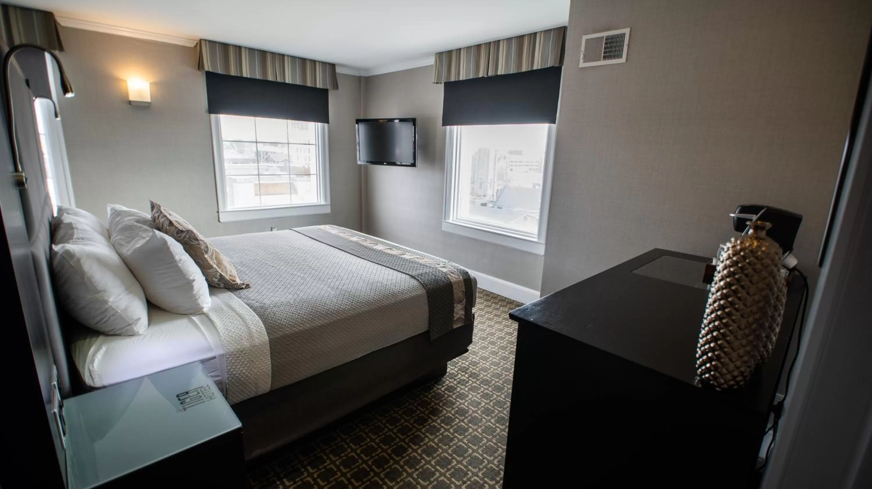 Bed in voco The Tiger Hotel, Columbia, MO by IHG