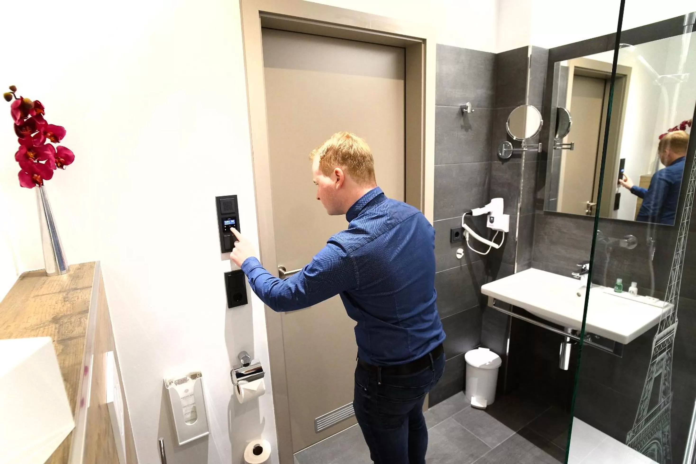 Bathroom in Bahnhof-Erzingen, hotel, coffee & more