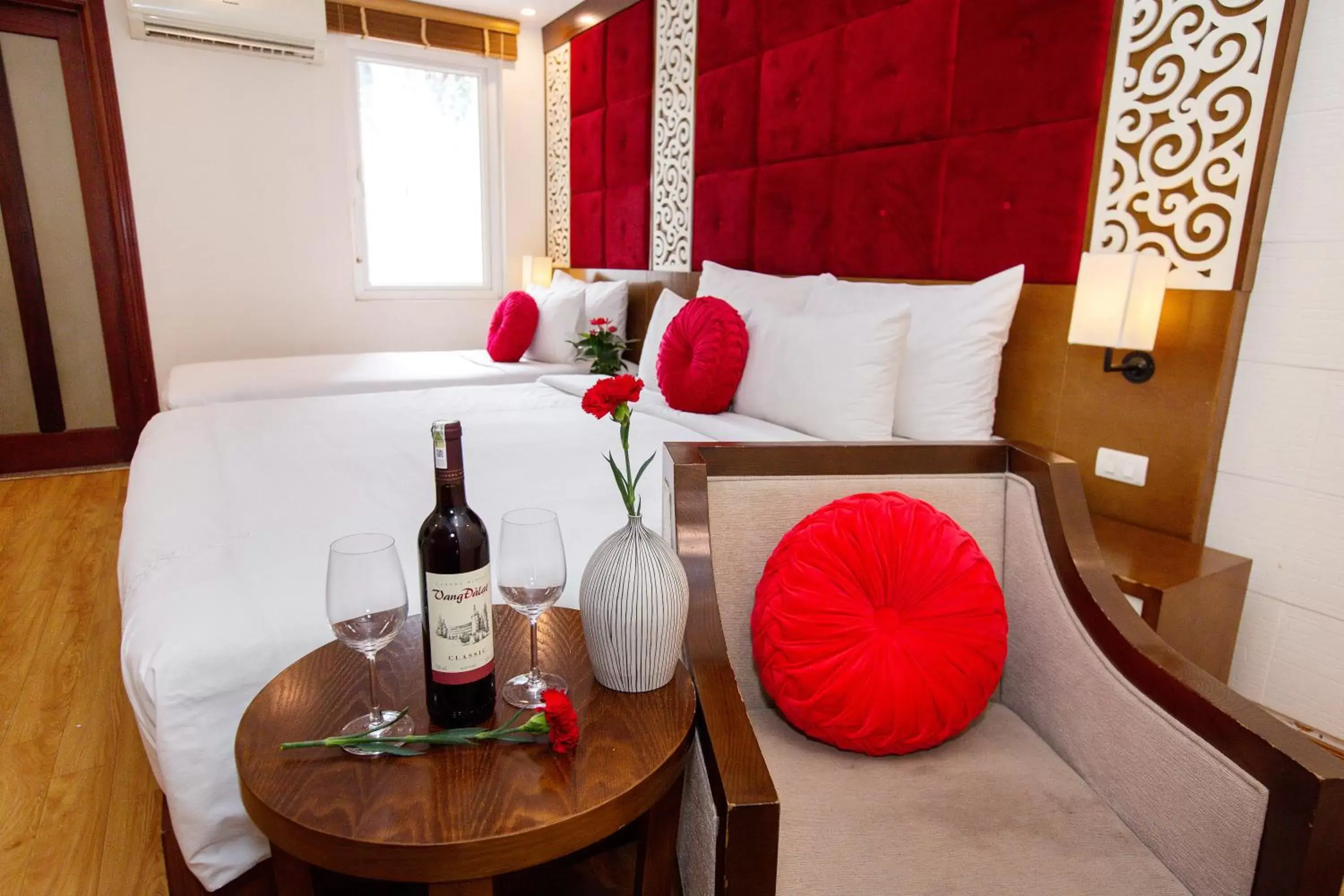 Deluxe Family Room in Hanoi Center Silk Classic Hotel & Travel Deluxe Family Room in Hanoi Center Silk Classic Hotel & Travel