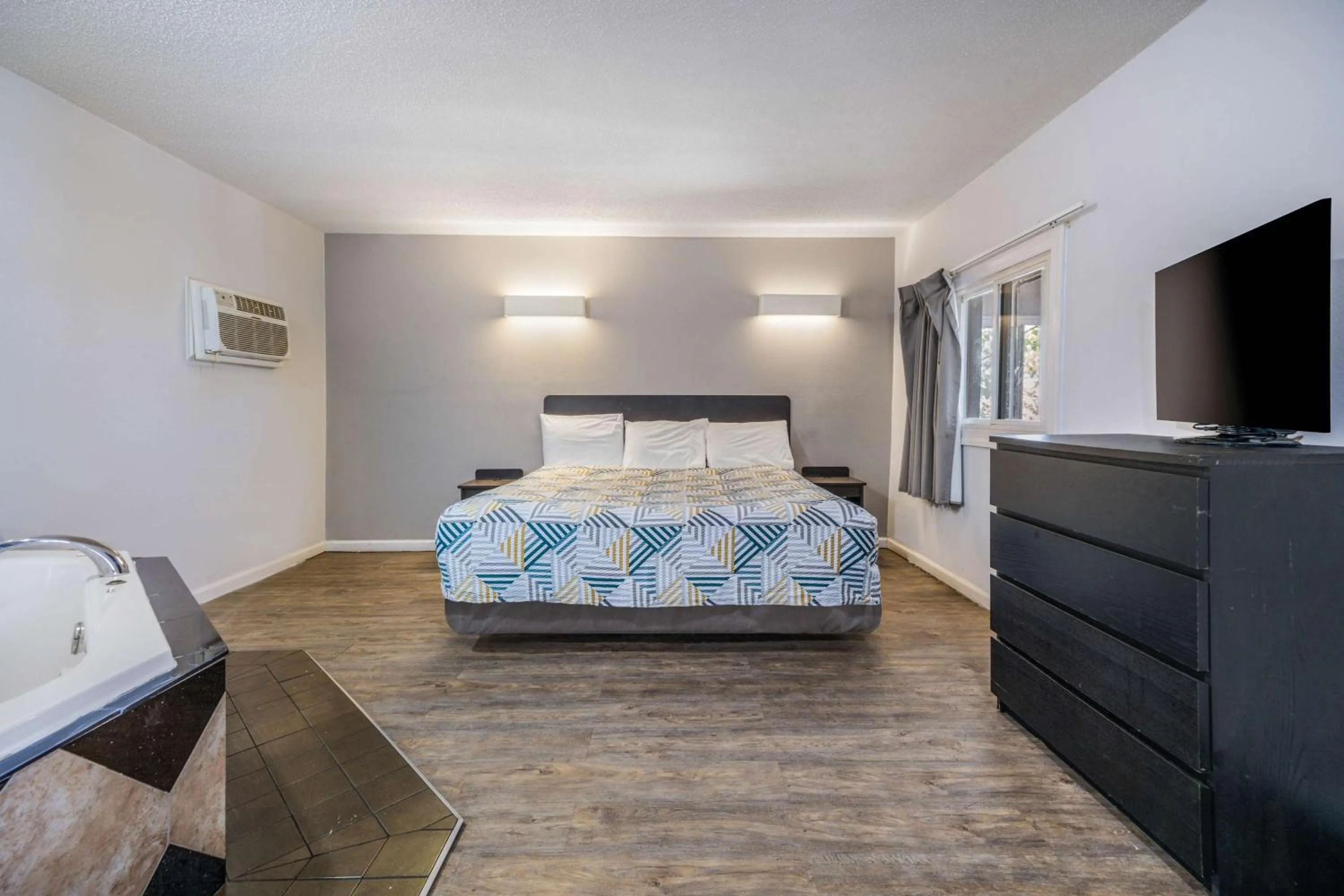 Photo of the whole room, Bed in Motel 6-Toms River, NJ