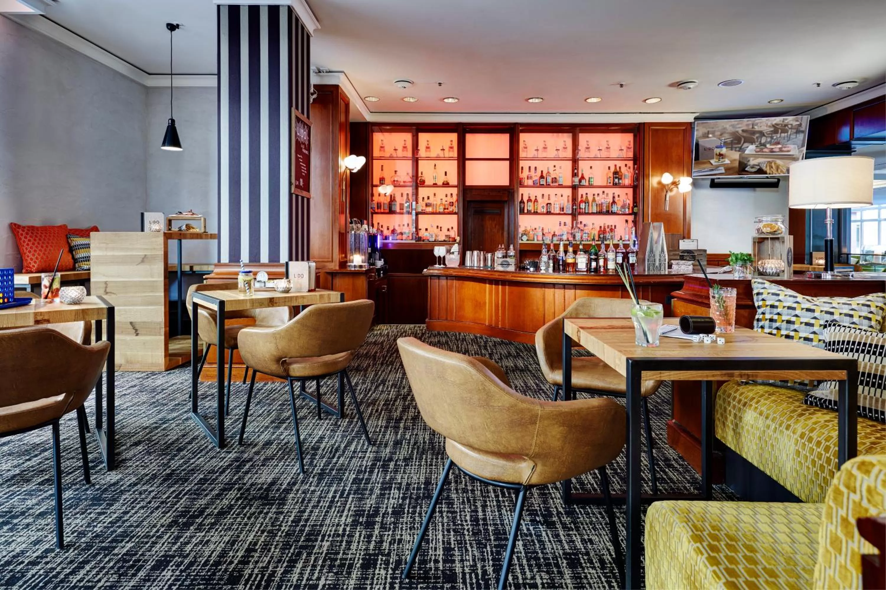 Lounge or bar in Lindner Hotel Cologne City Plaza, part of JdV by Hyatt