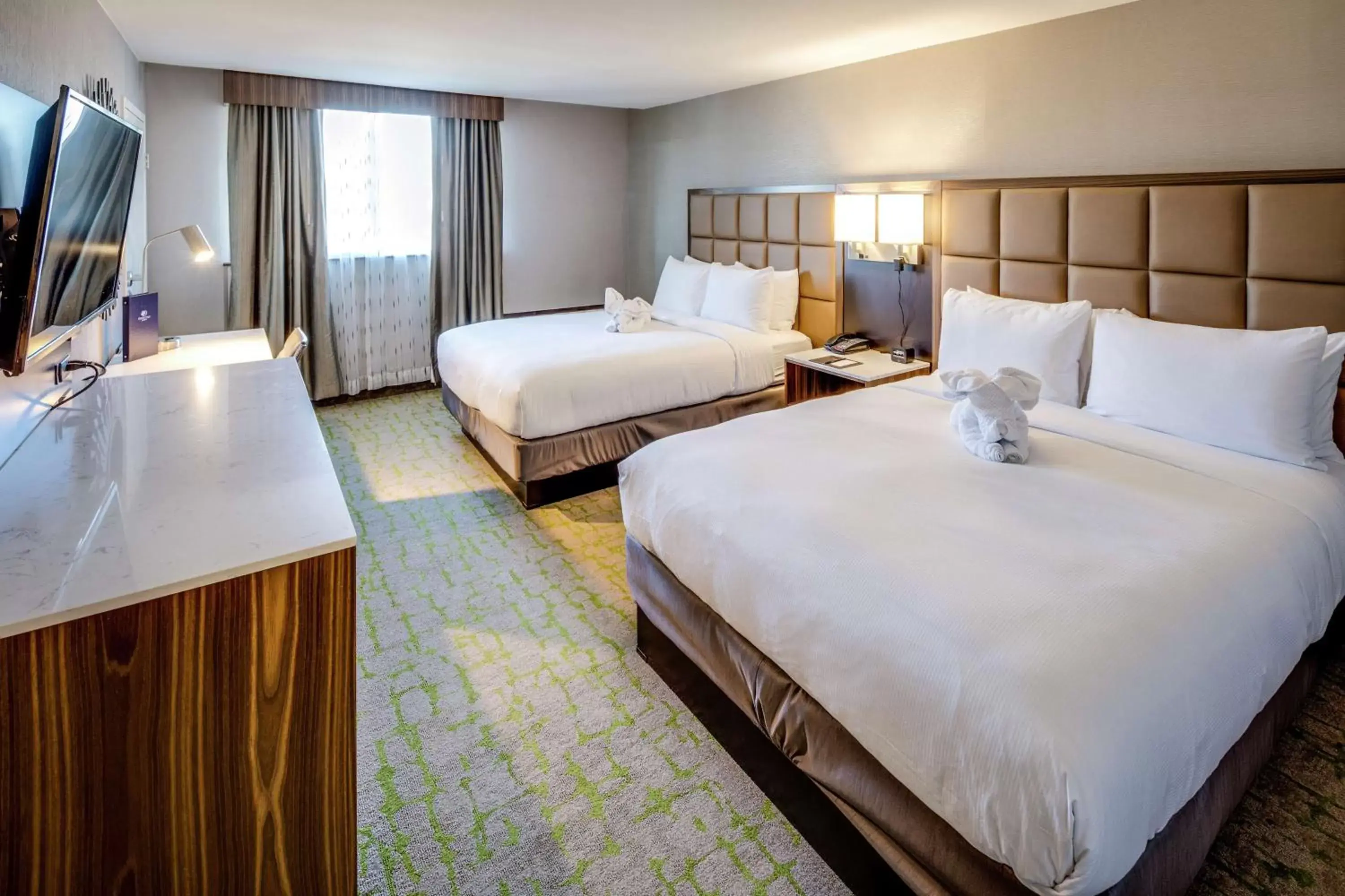 Queen Room with Two Queen Beds and River View in DoubleTree by Hilton Huntington, WV Queen Room with Two Queen Beds and River View in DoubleTree by Hilton Huntington, WV