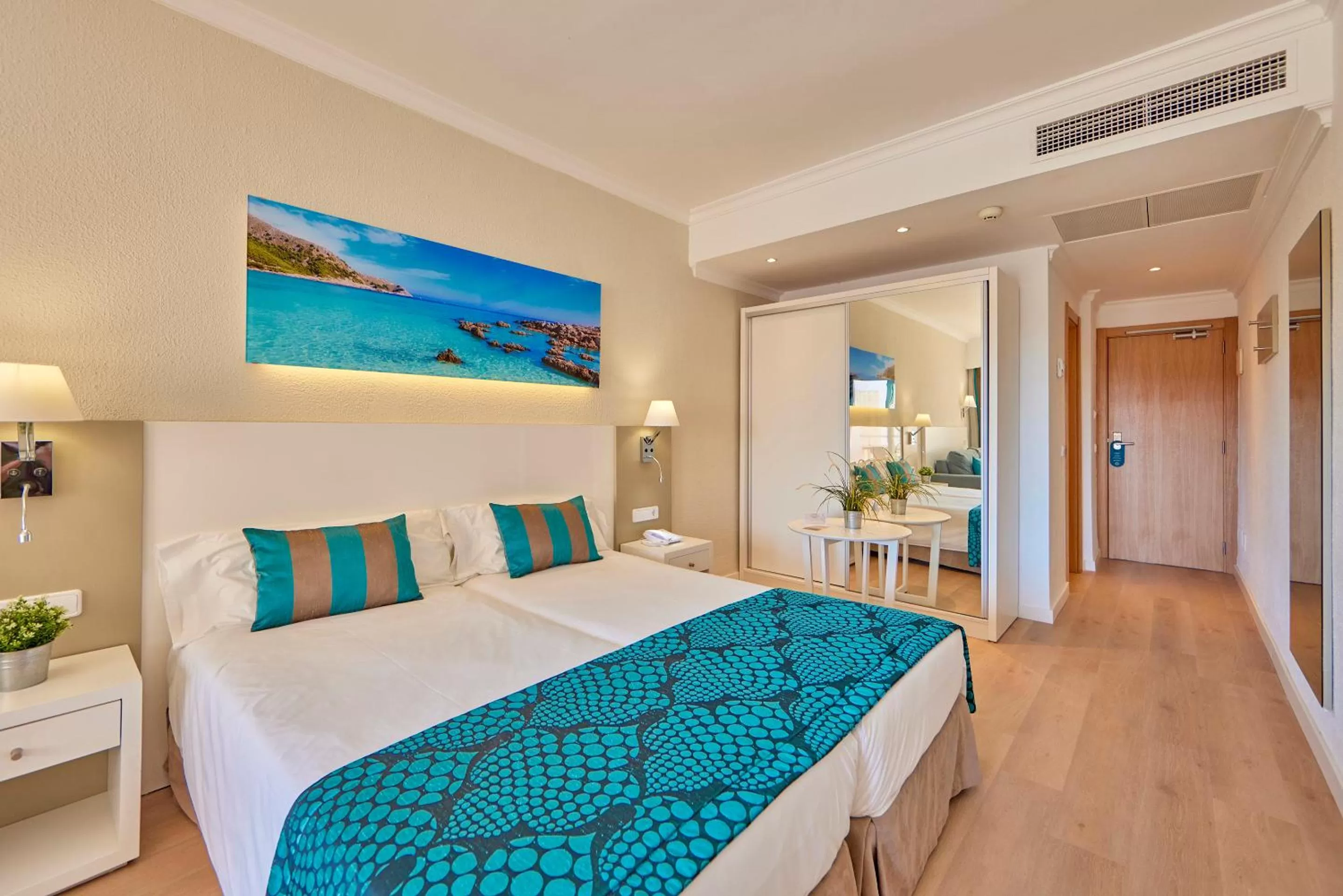 Photo of the whole room, Bed in Universal Hotel Lido Park & Spa