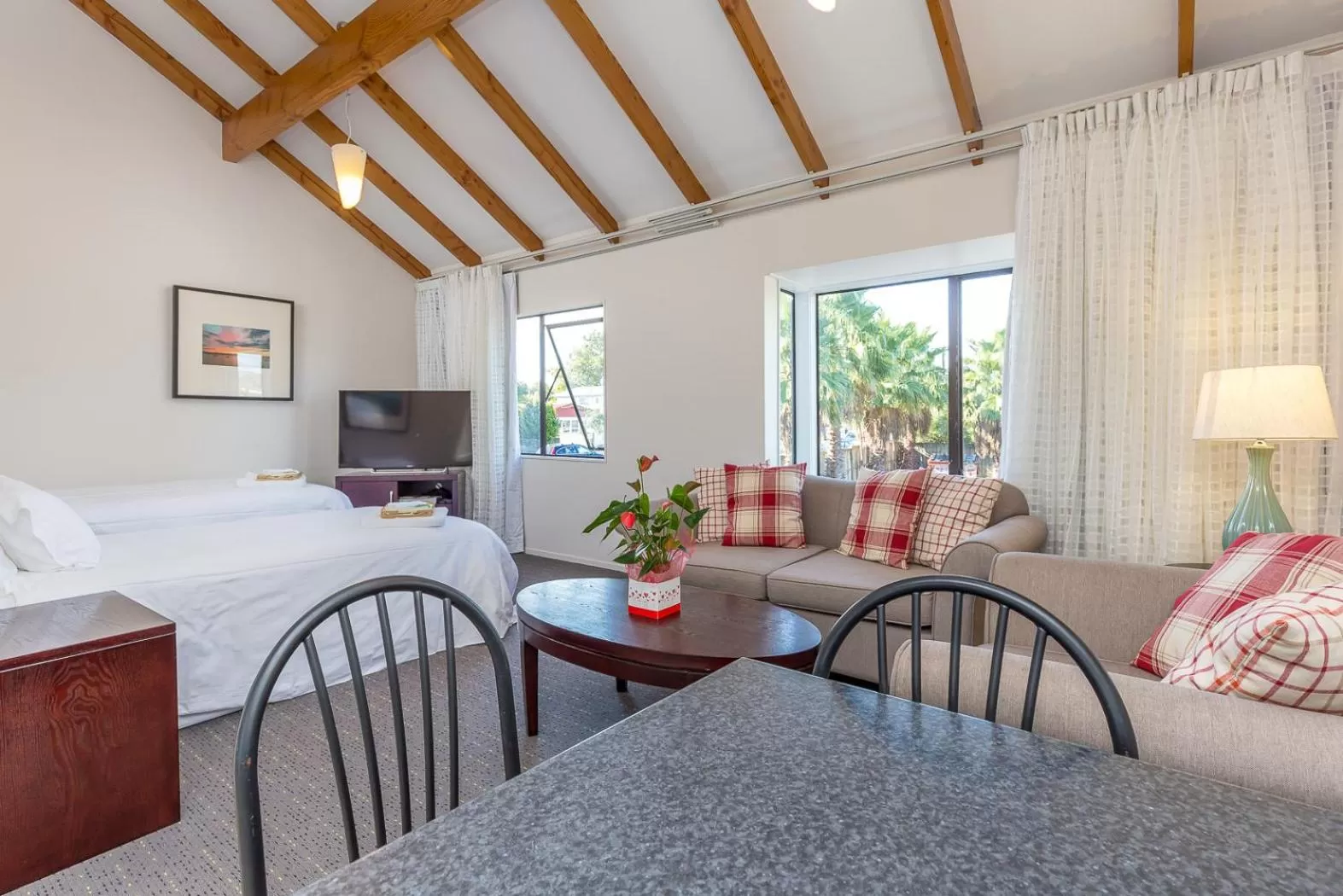 Living room, Bed in Anzac Court Motel