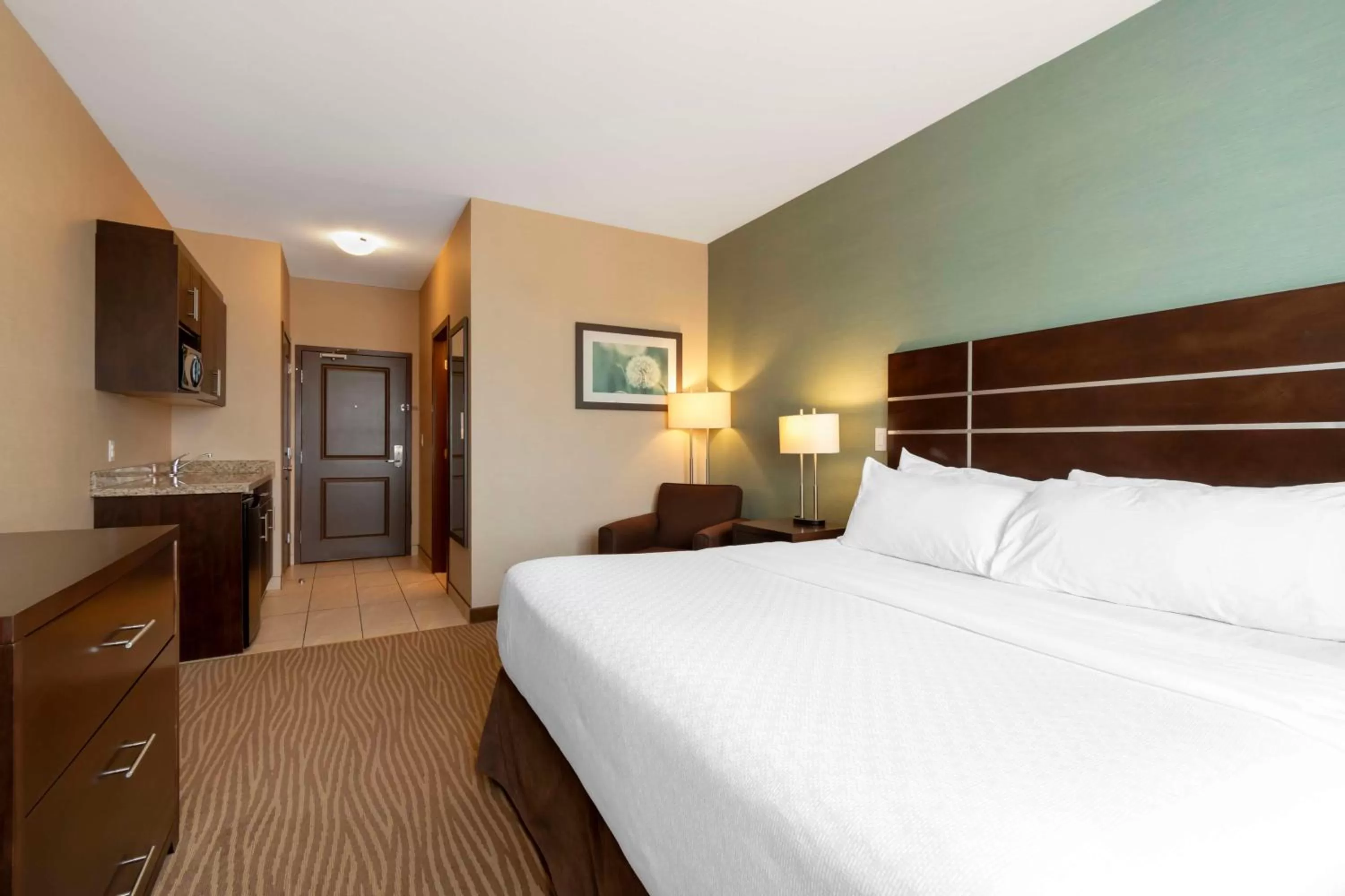 Bedroom, Bed in Best Western Plus Moosomin Hotel