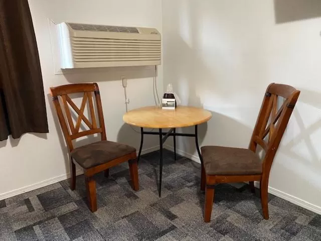 Seating area in Americas Best Value Inn