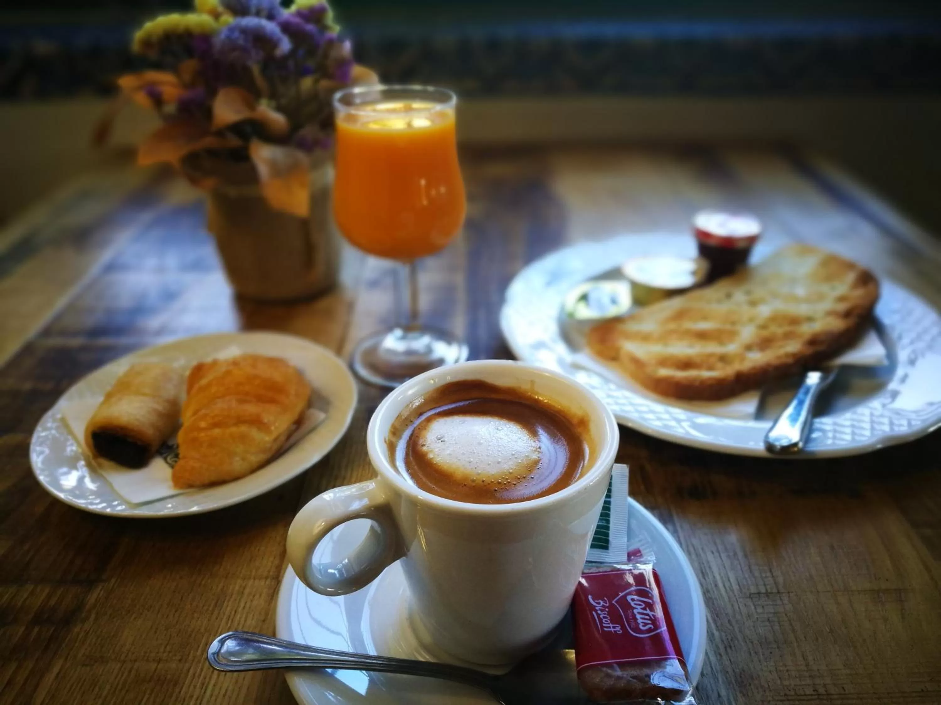 Restaurant/places to eat in Hotel Oromana