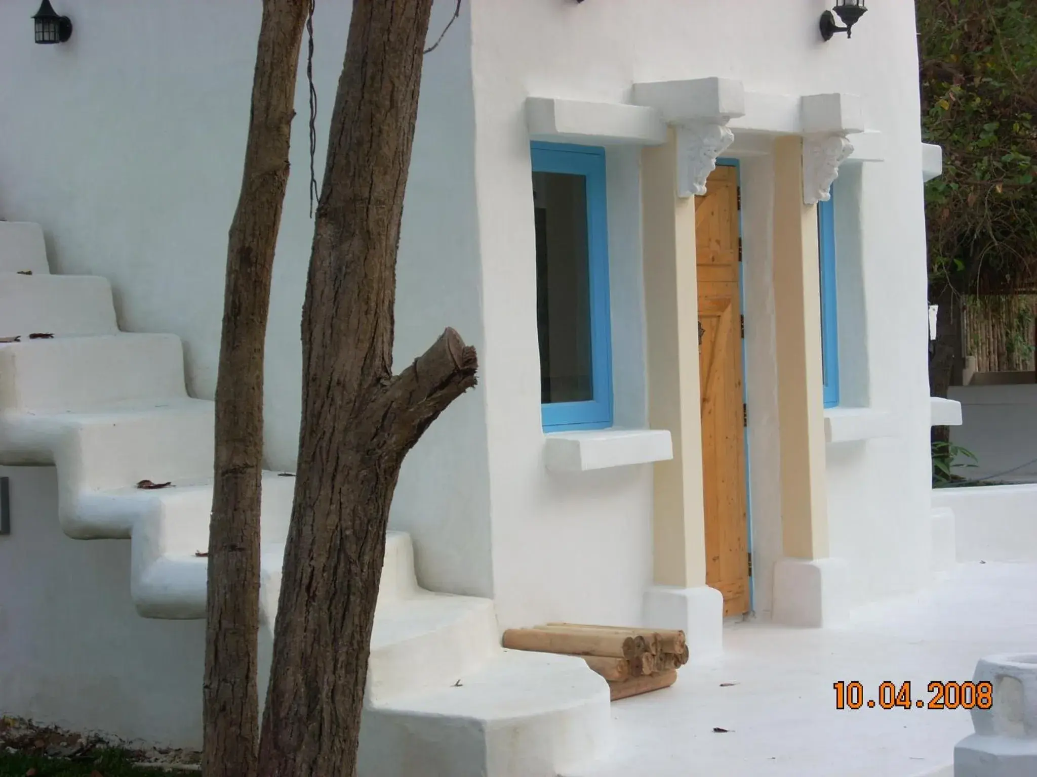 Amsterdam Twin Room in Scenic Riverside Resort Amsterdam Twin Room in Scenic Riverside Resort