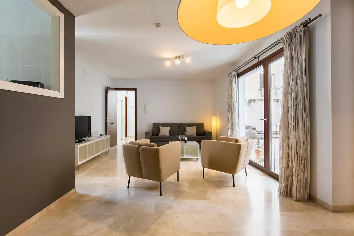 Two-Bedroom Apartment in tuGuest Elvira Suites Two-Bedroom Apartment in tuGuest Elvira Suites