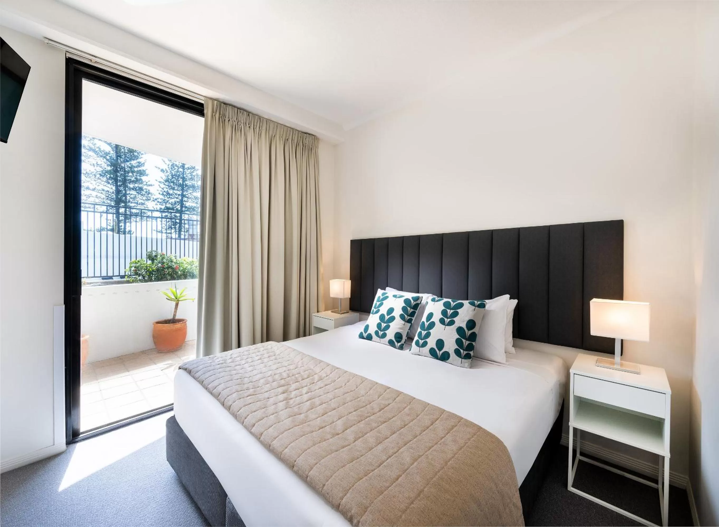 Bedroom, Bed in Mantra Coolangatta Beach