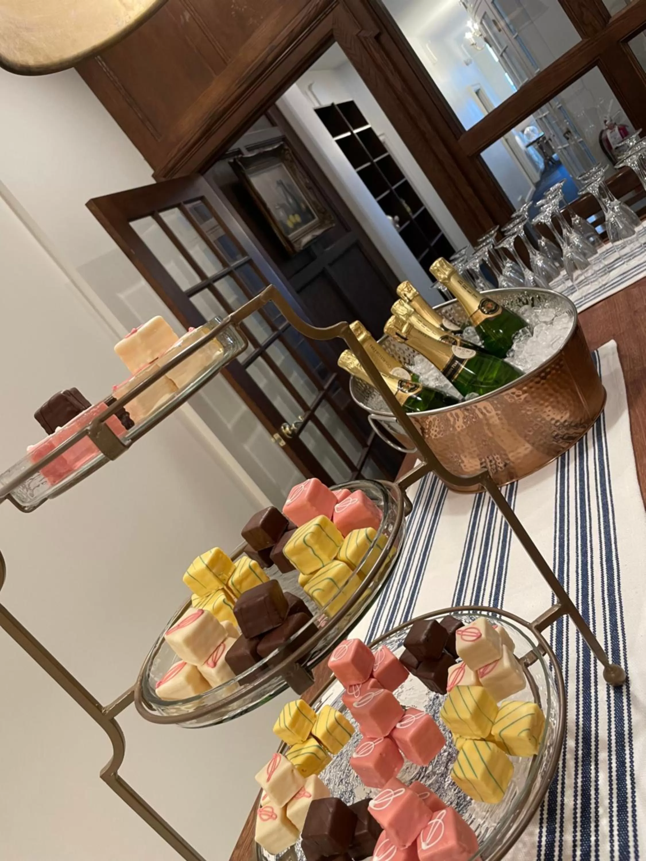 The Argus Hotel & Cocktail Lounge