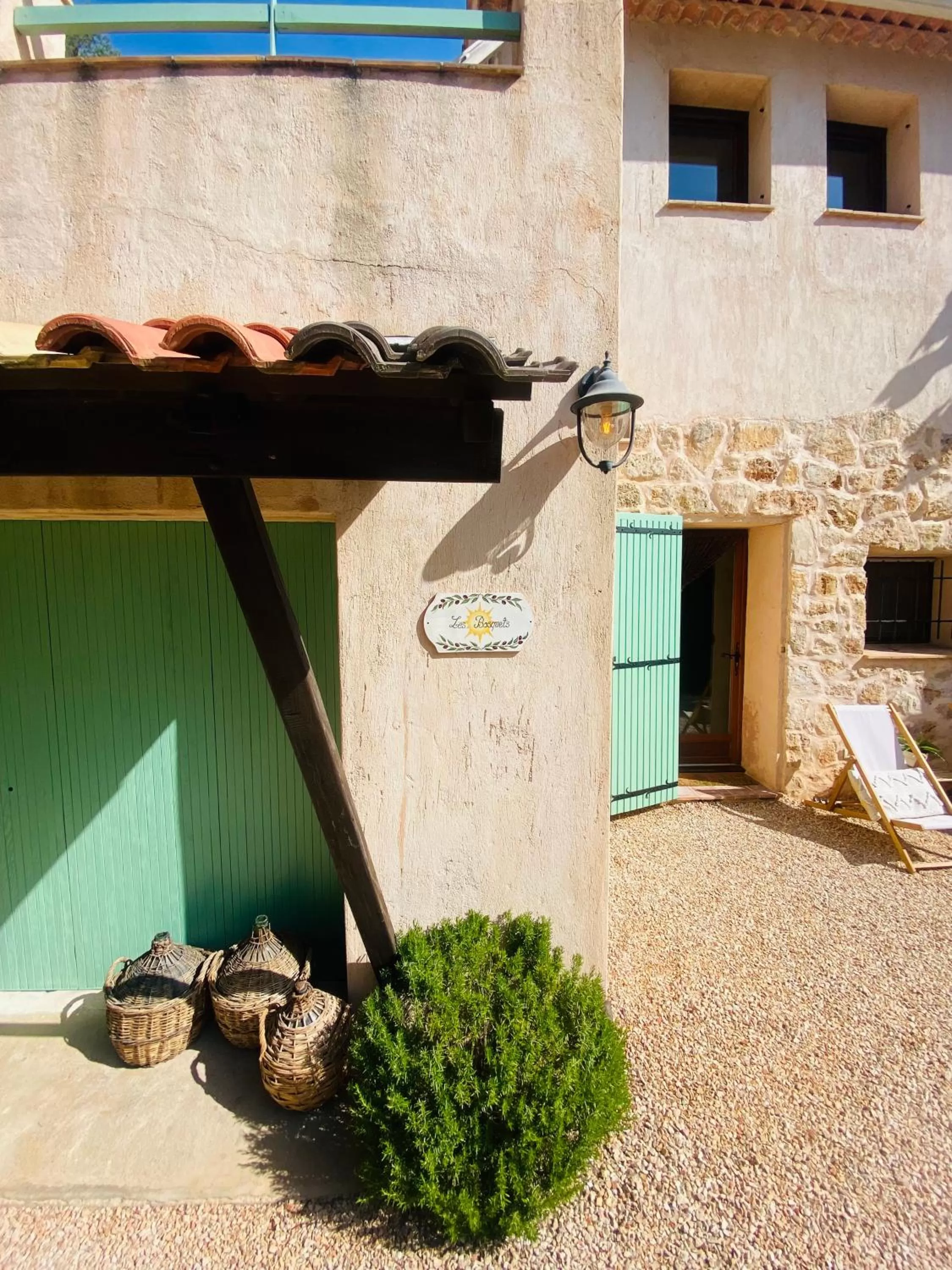 Property building in Les Bosquets