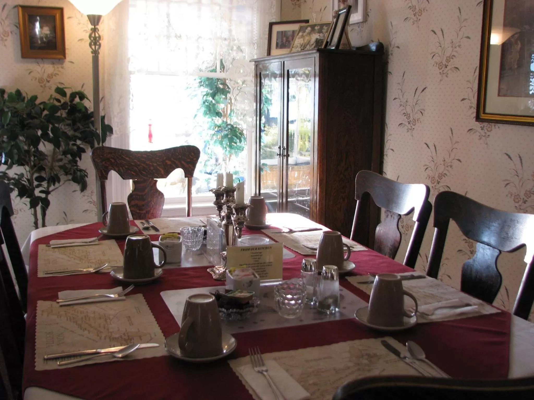 Restaurant/places to eat in Bayside Inn