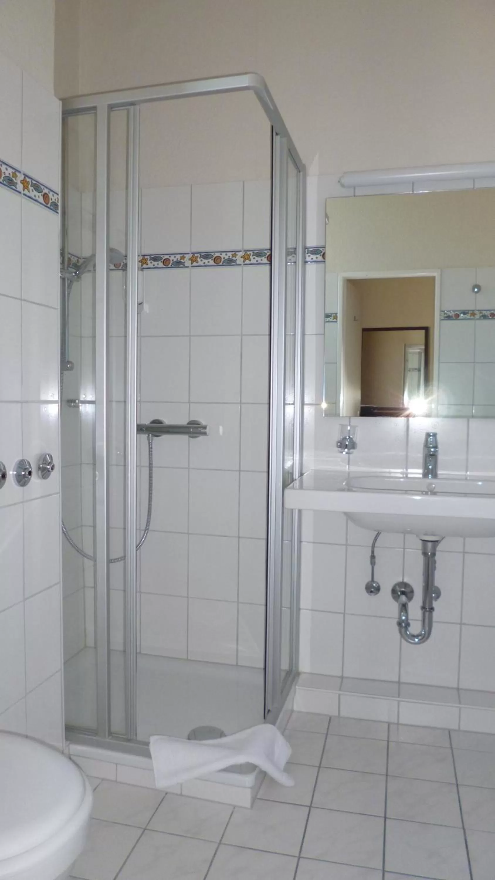 Bathroom in Hotel Deutscher Kaiser