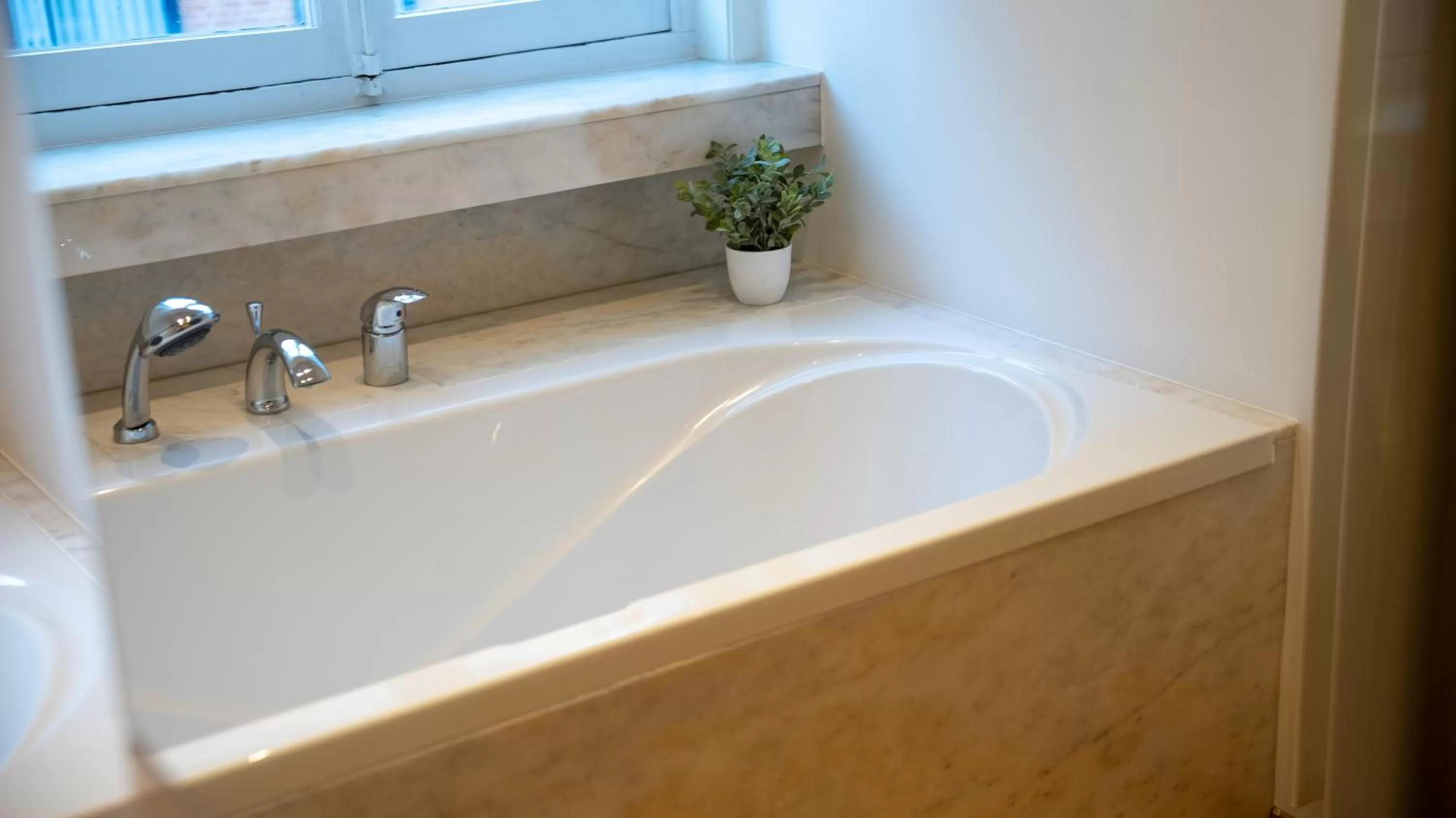 Bath, Bathroom in Hotel de Maître de Vaughan