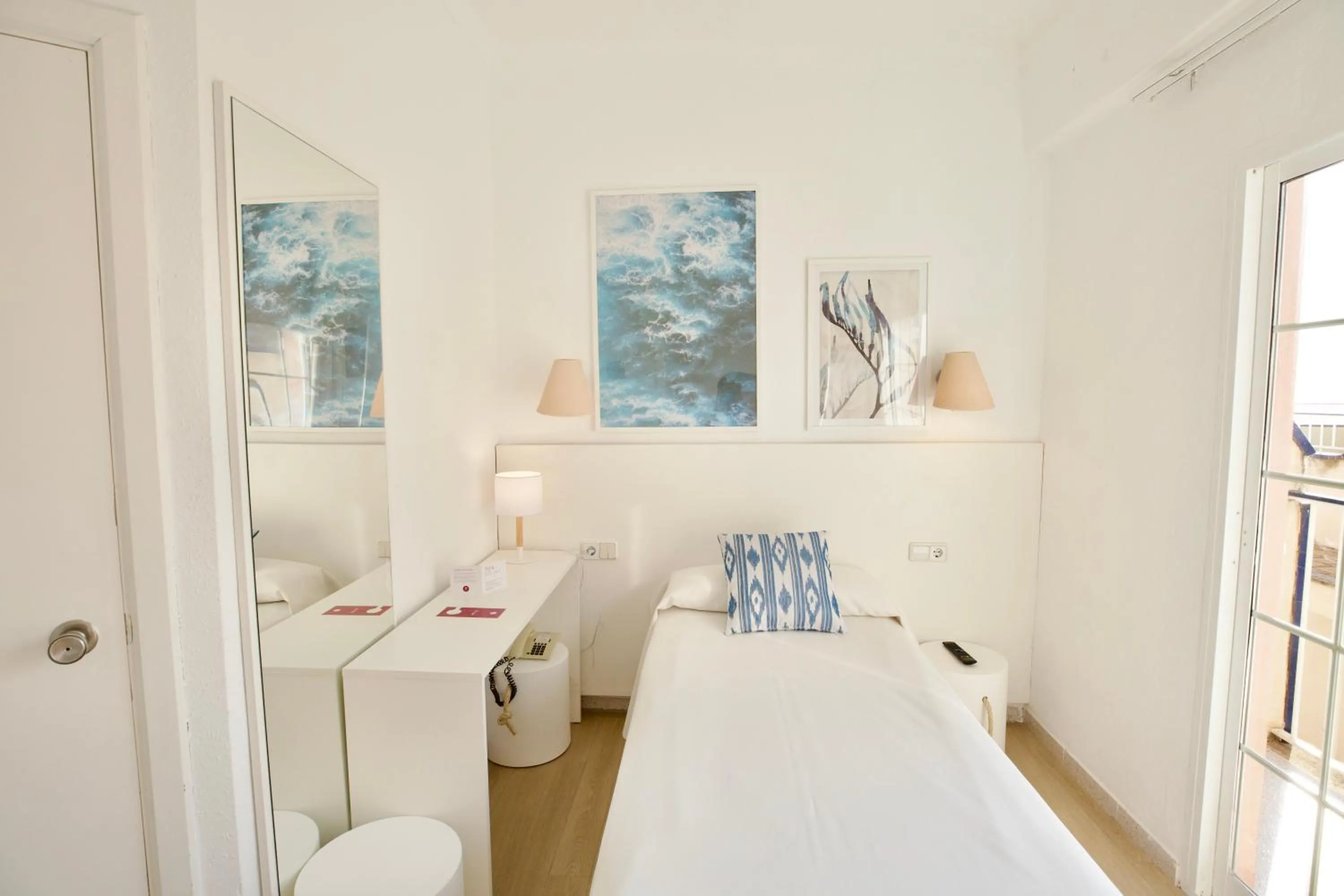 Photo of the whole room, Bed in JS Horitzó