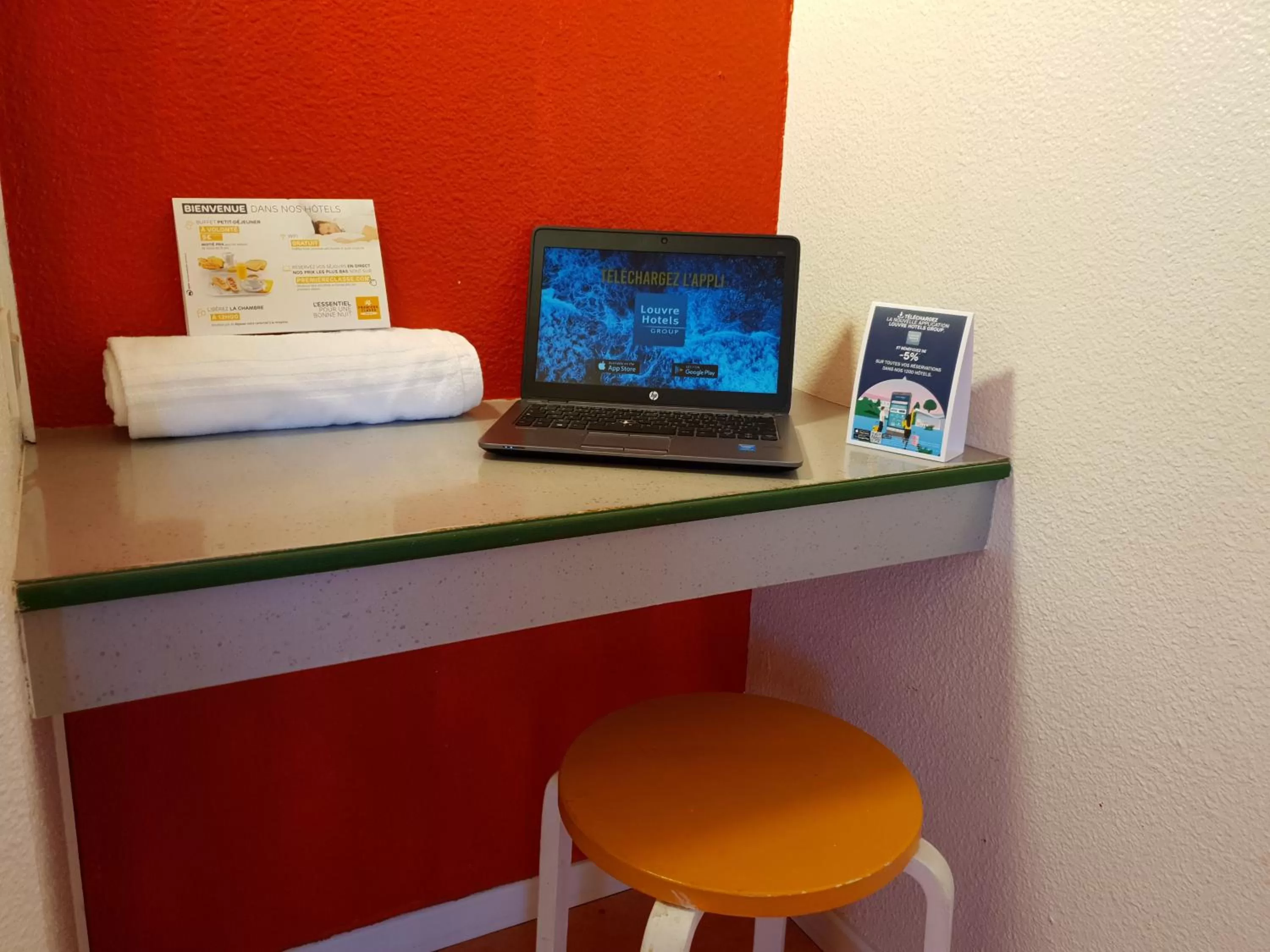 Seating area in Premiere Classe Nancy Est Essey