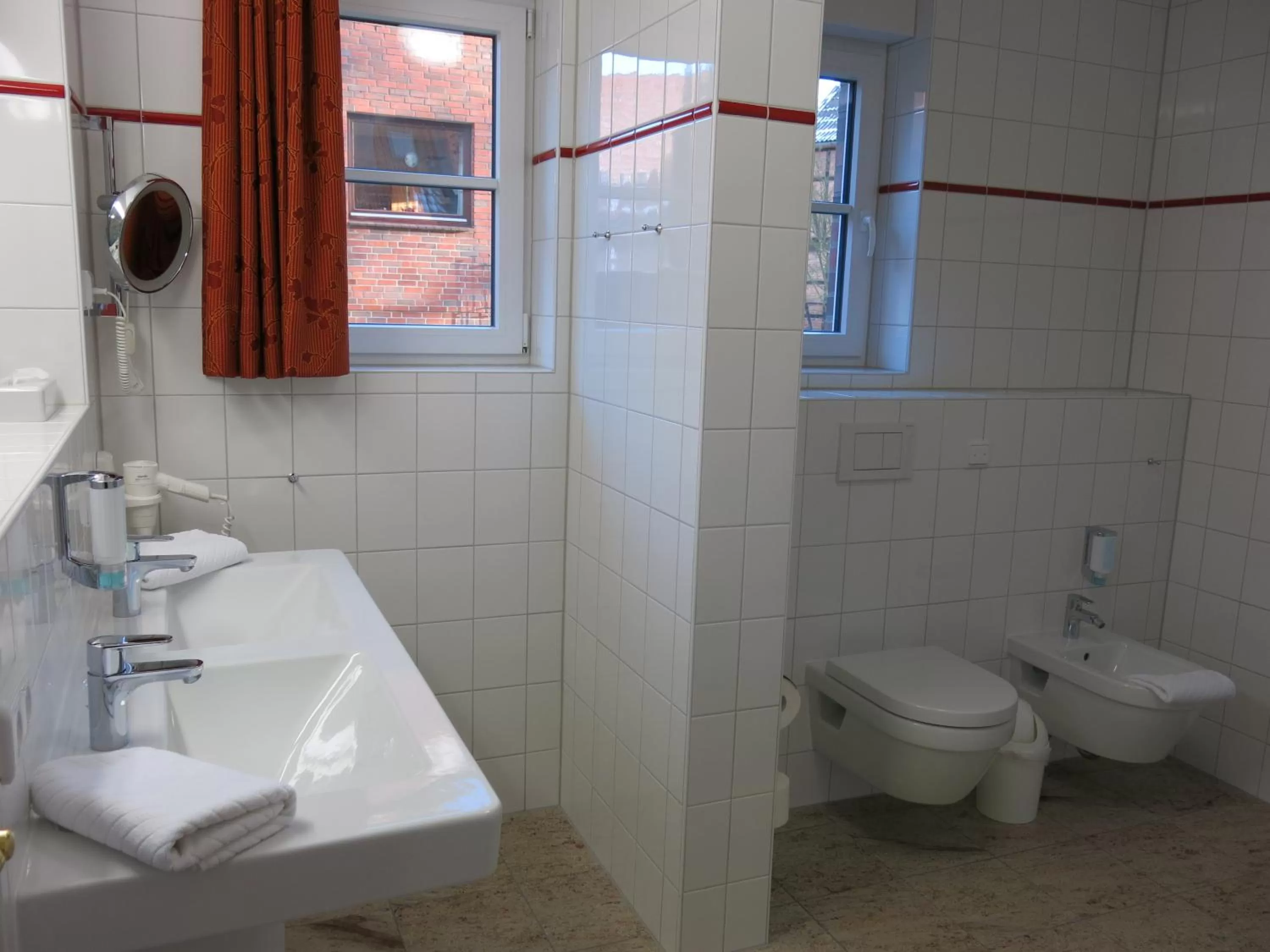 Photo of the whole room in Hotel Hafen Hitzacker - Elbe