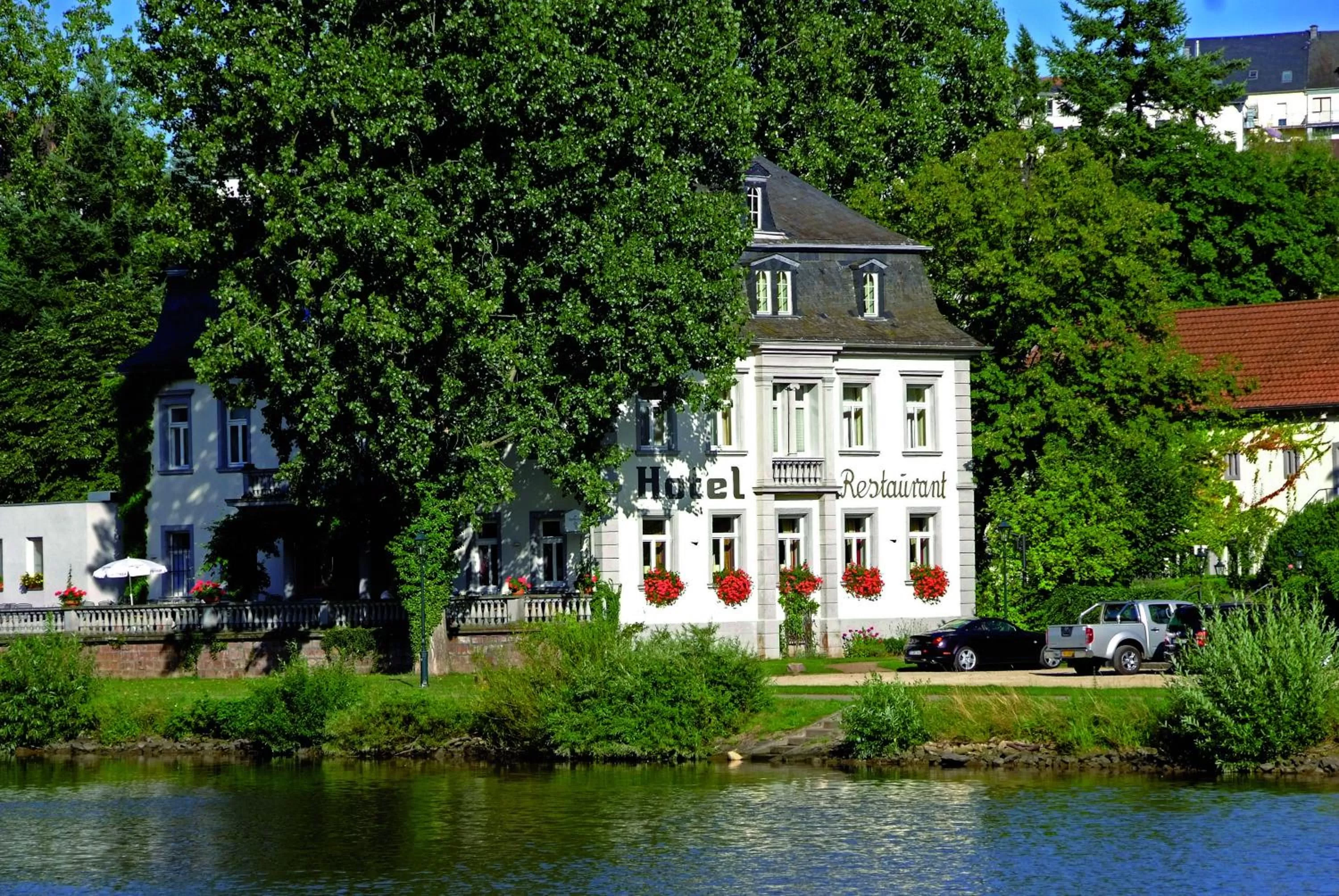 Property Building in Hotel Villa Keller