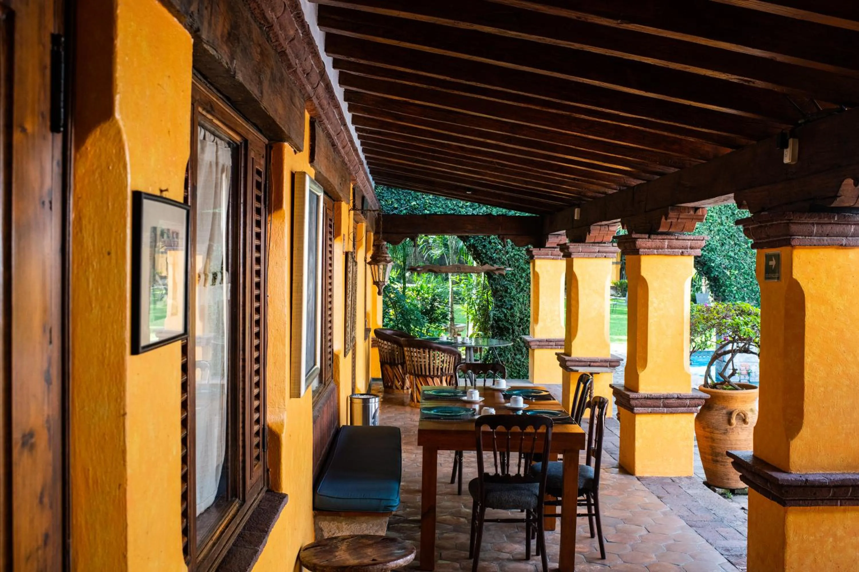 Dining area in La Joyita Cuernavaca