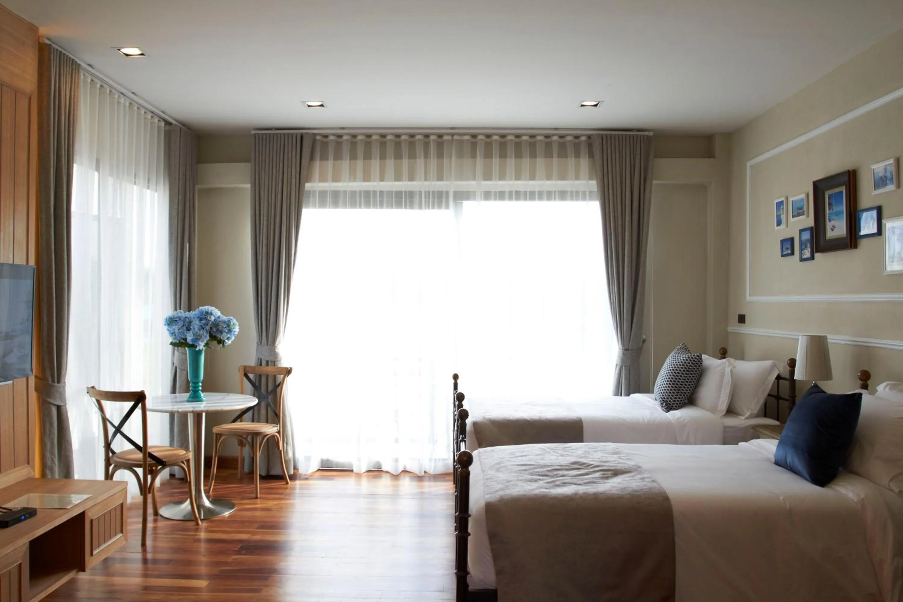 Bed in L'air Du Pran