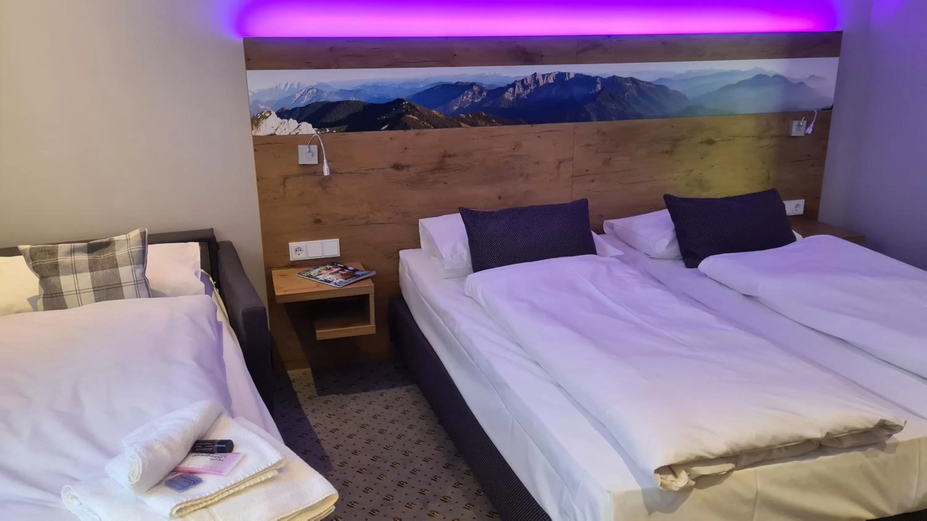 Photo of the whole room, Bed in Hotel Lechnerhof Unterföhring