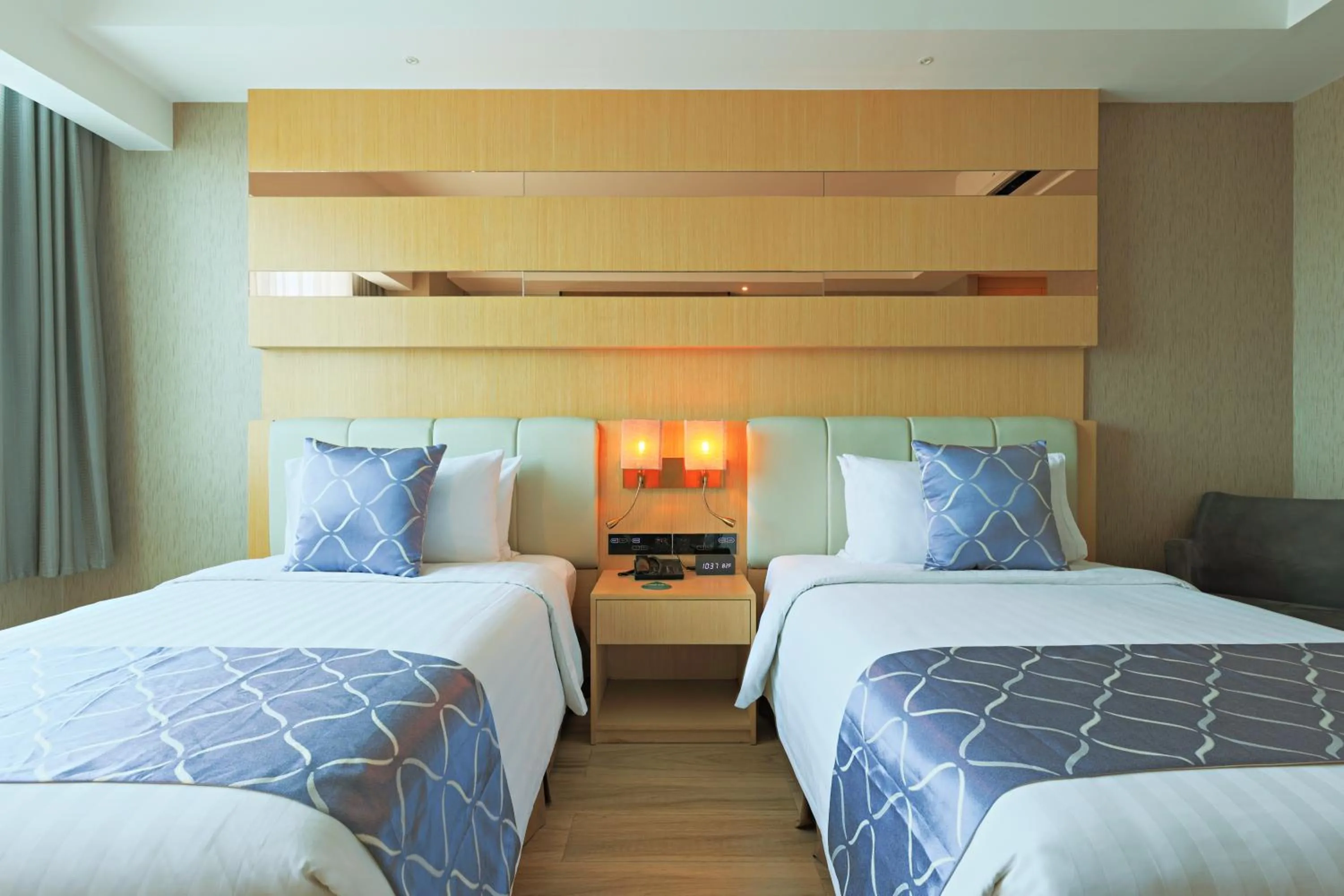 Bathroom, Bed in Best Western Plus Metro Clark