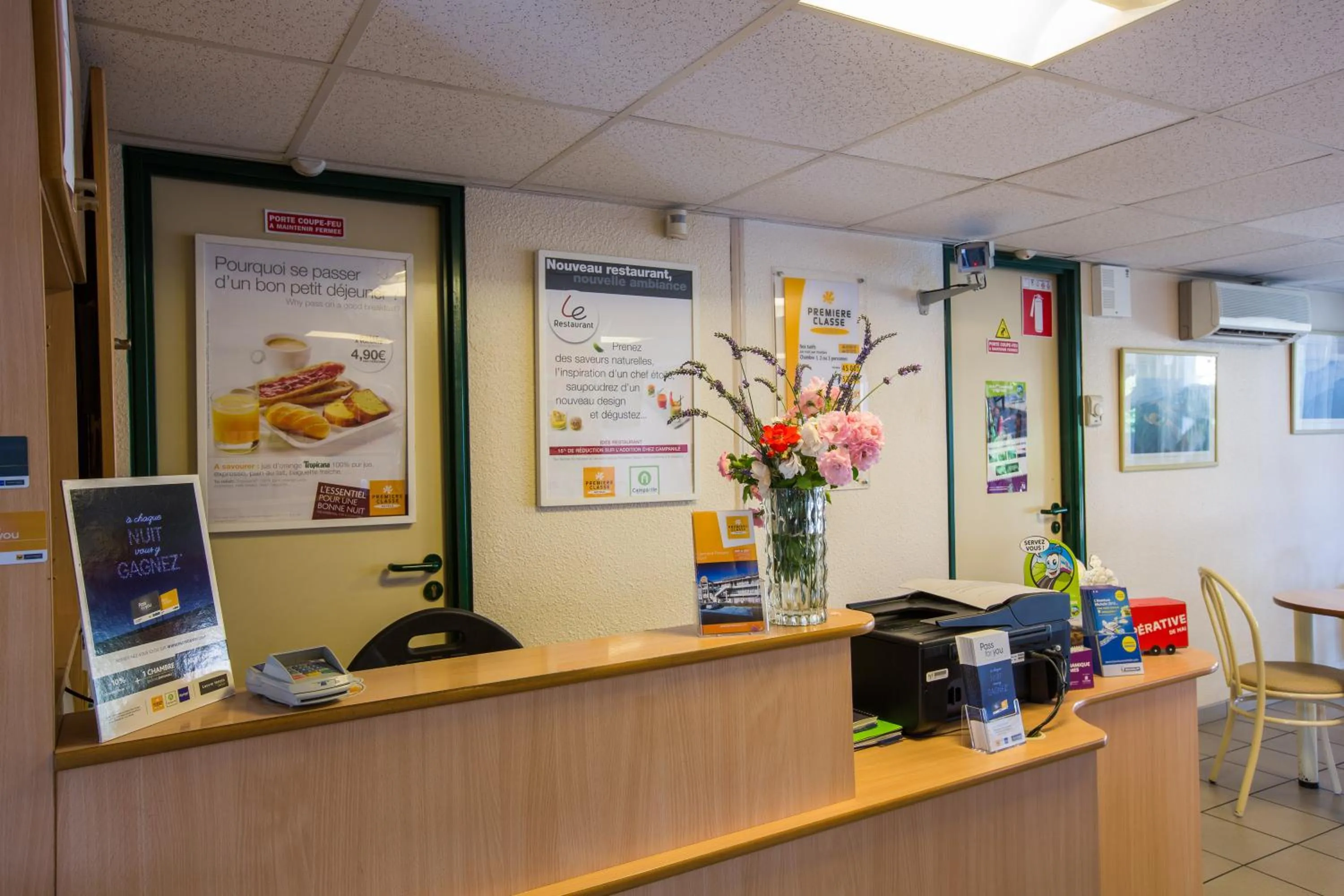 Lobby or reception in Première Classe Clermont Ferrand Nord