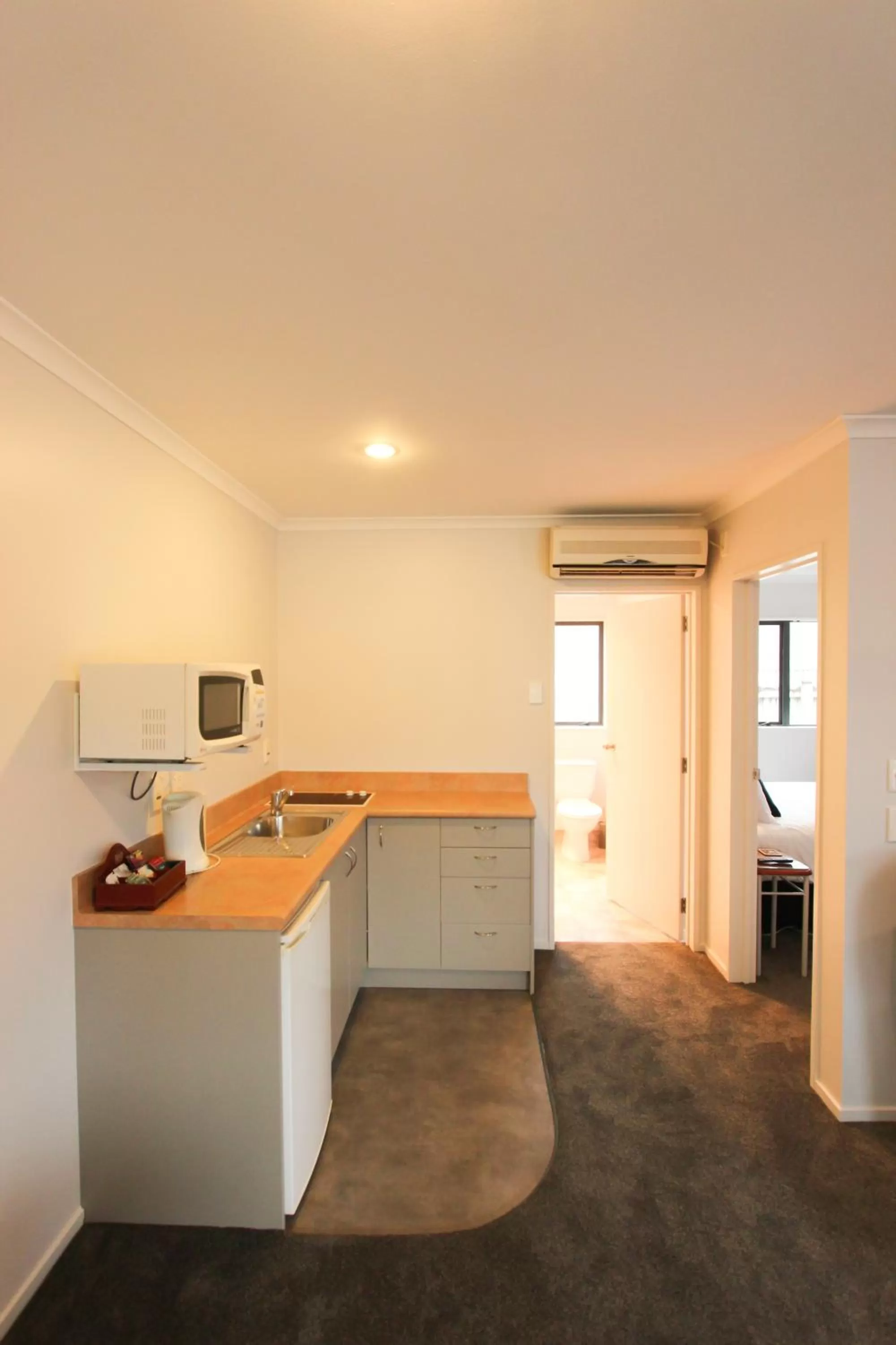 Kitchen or kitchenette in BK's Magnolia Motor Lodge