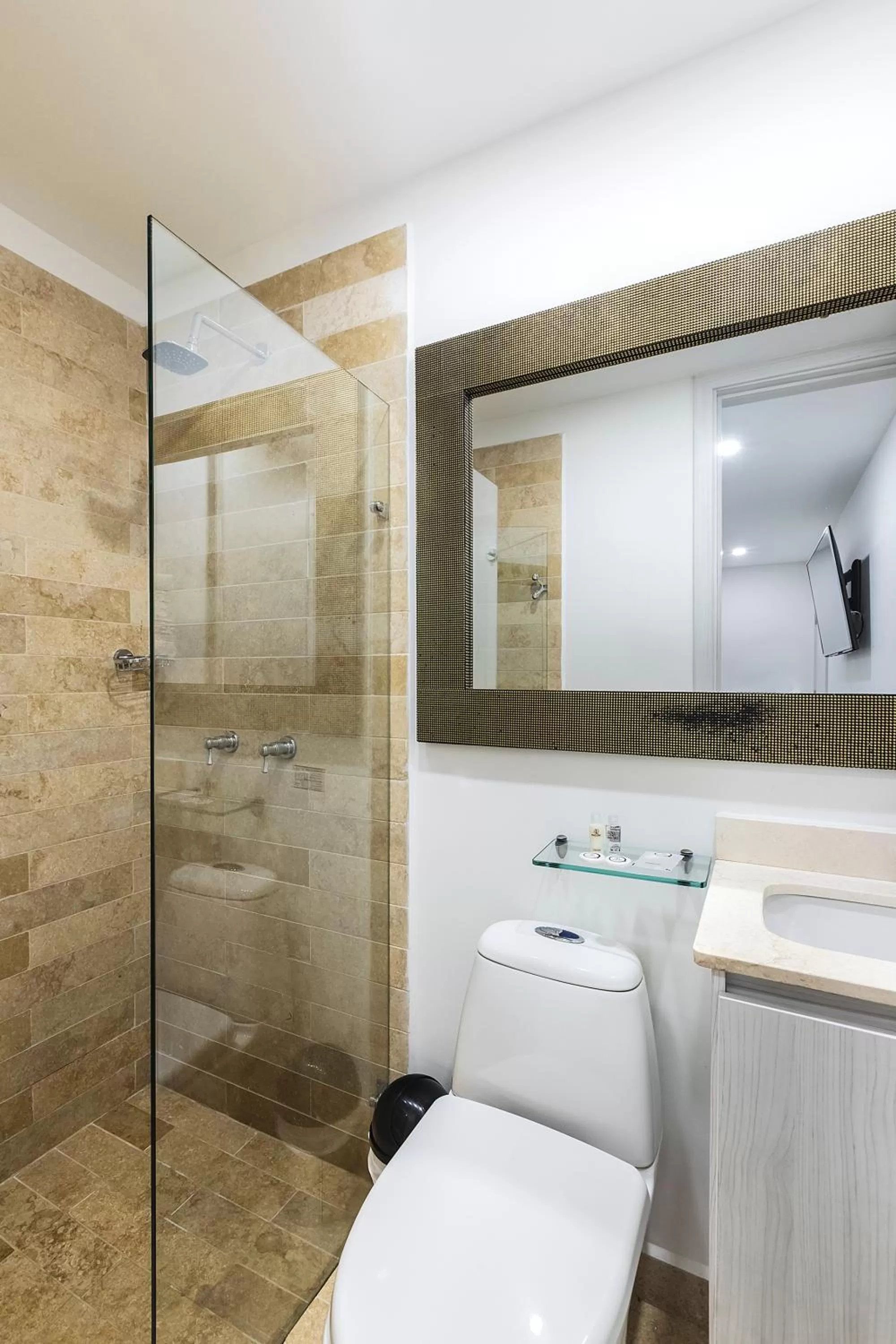 Bathroom in Hotel Madeiro