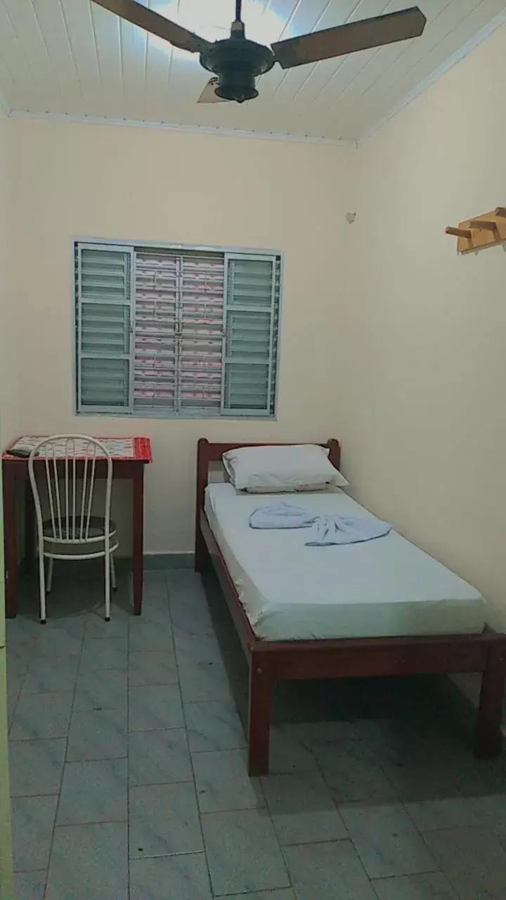 Single Room with Shared Shower and Toilet in Hotel Vitoria Andradina Single Room with Shared Shower and Toilet in Hotel Vitoria Andradina