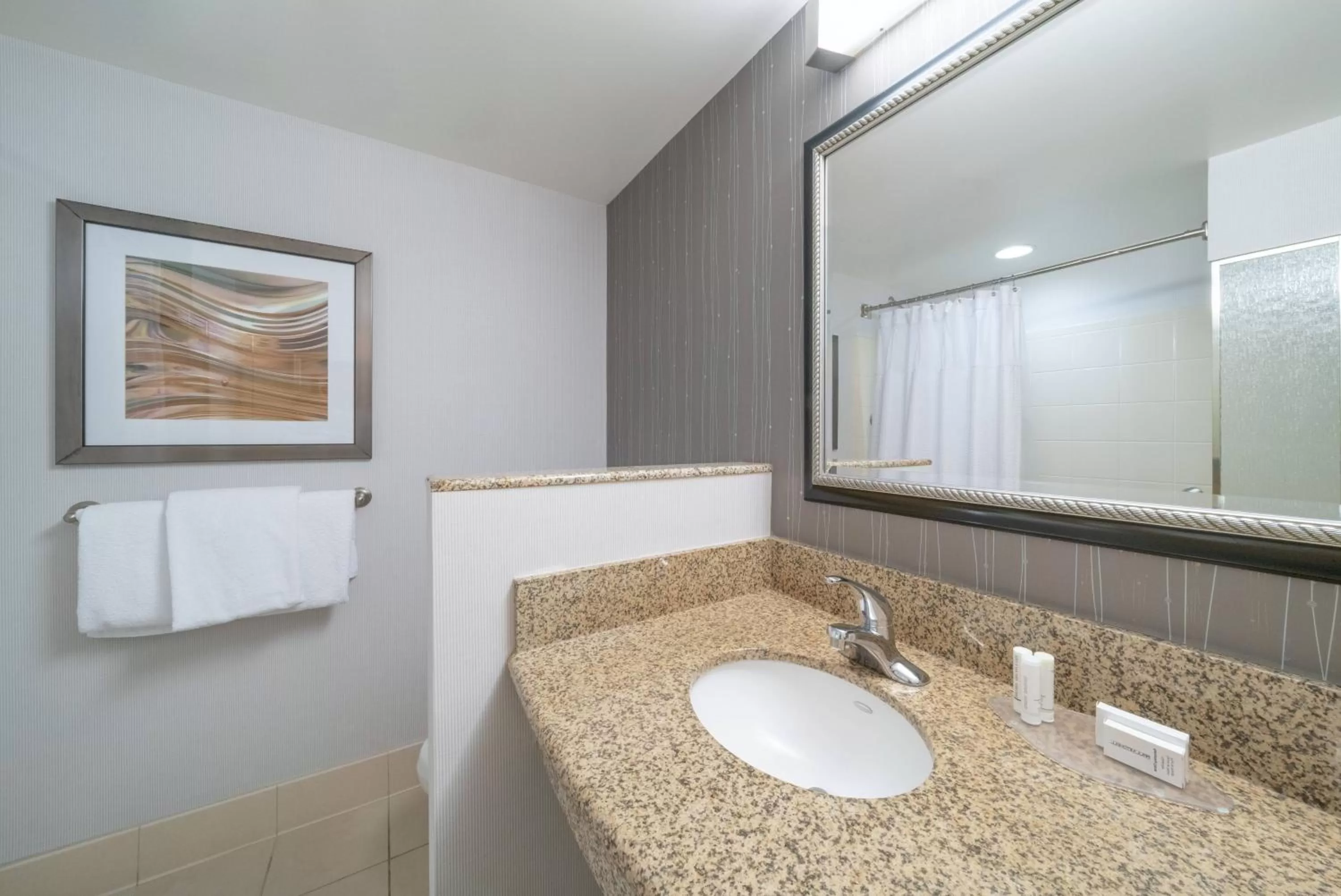 Bathroom in Courtyard by Marriott Salisbury