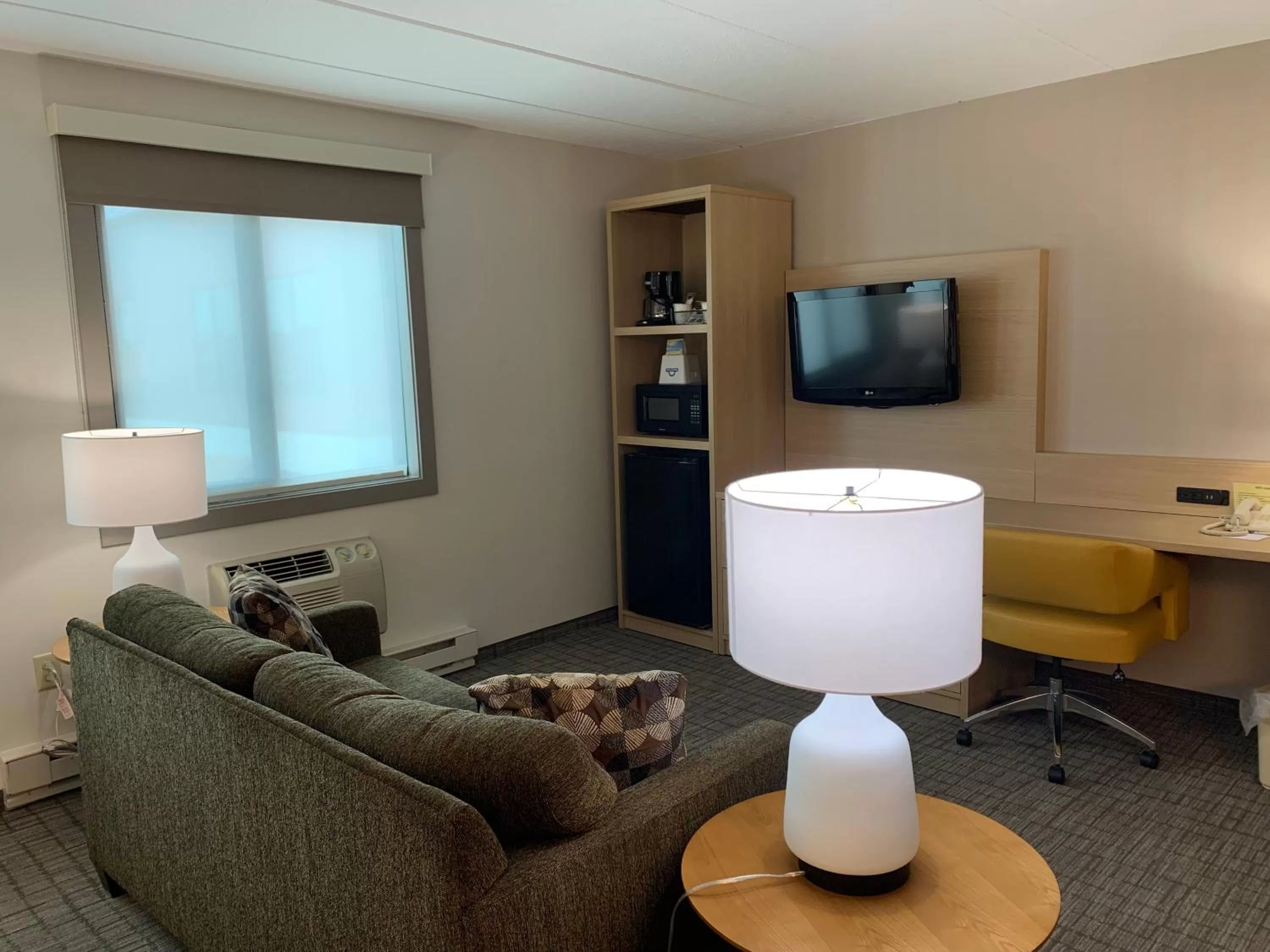 Seating area in Days Inn & Suites by Wyndham Duluth by the Mall