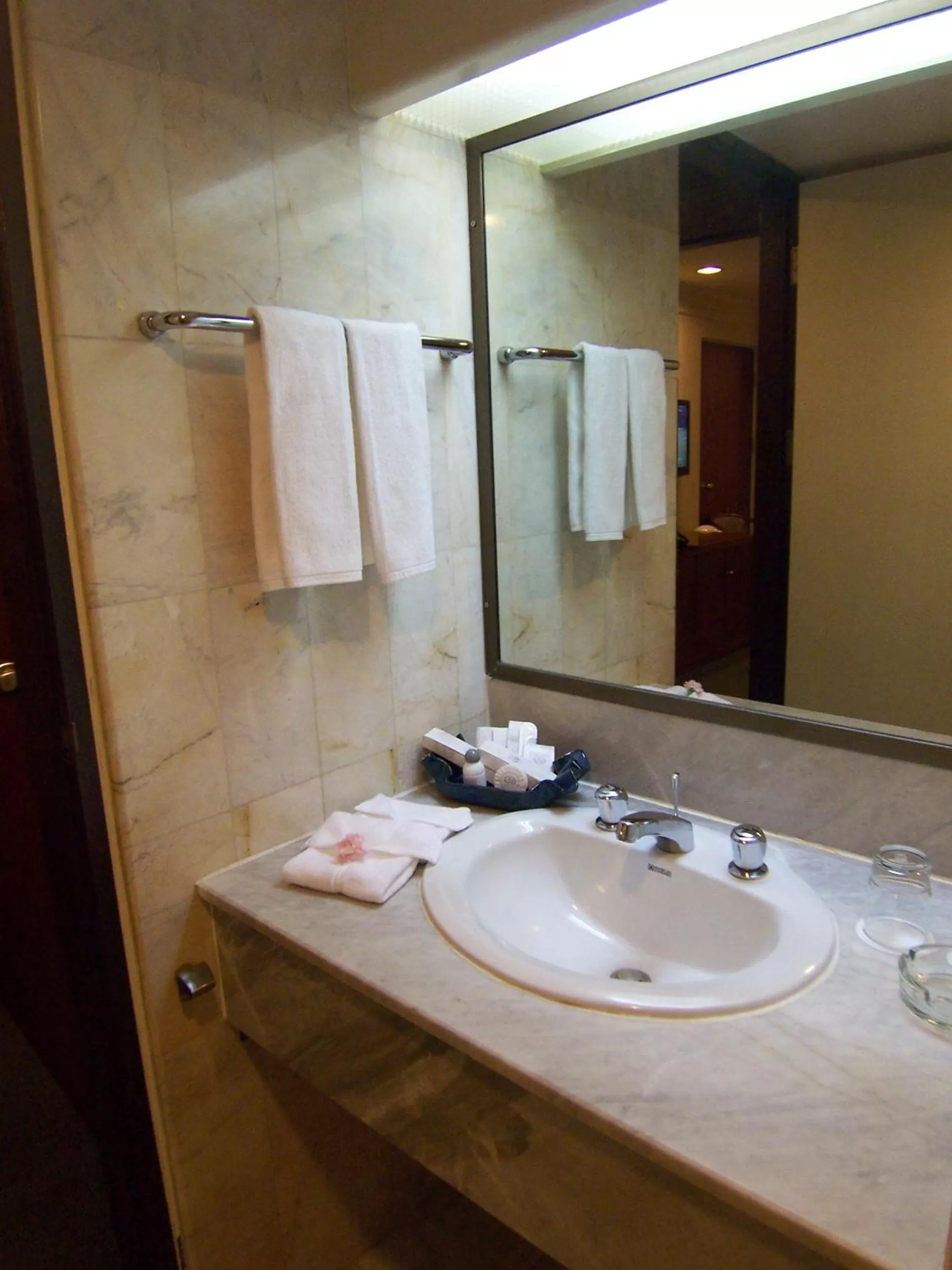 Bathroom in Hansa JB Hotel, Hatyai
