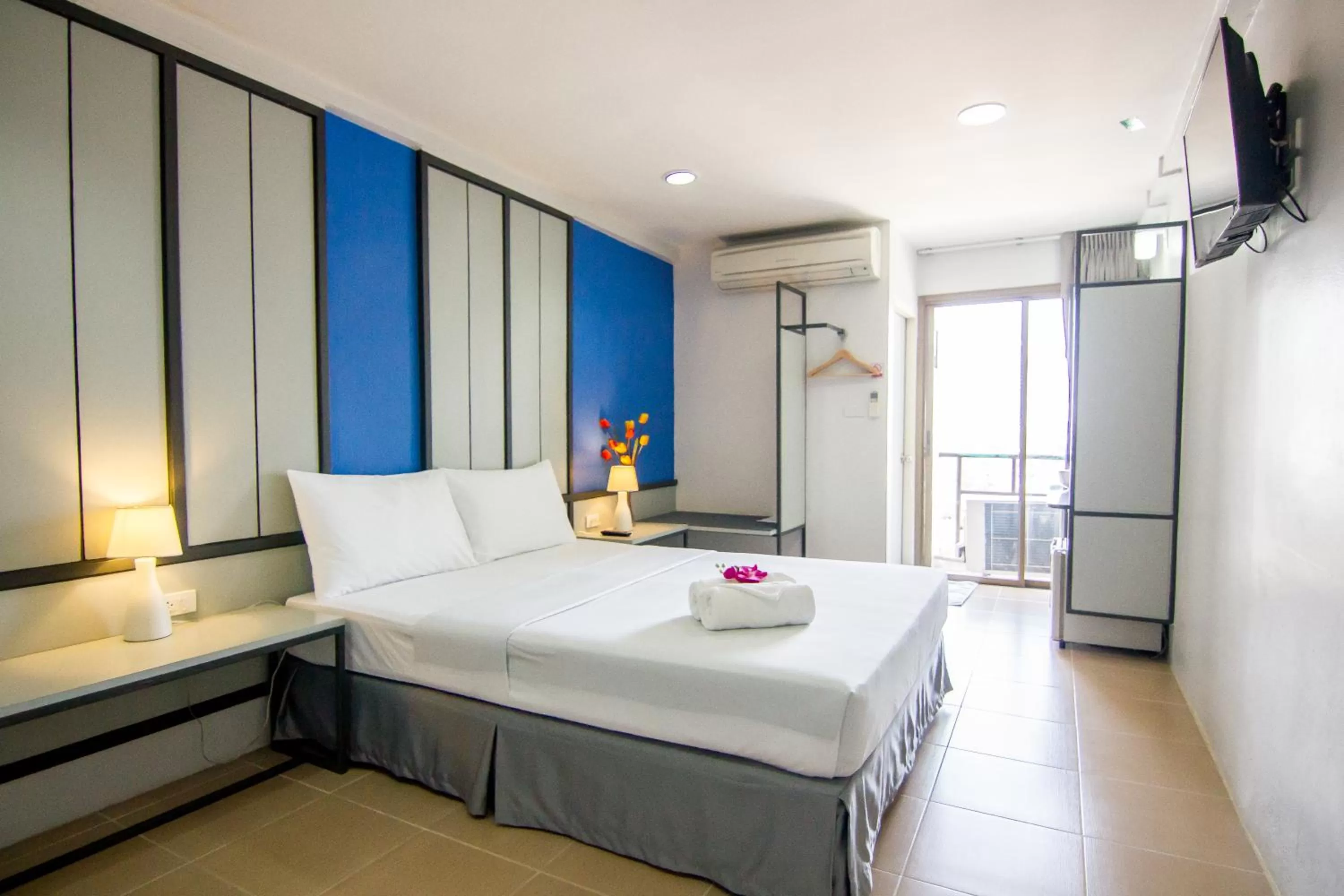Superior Double Room in Regent Ngamwongwan Hotel