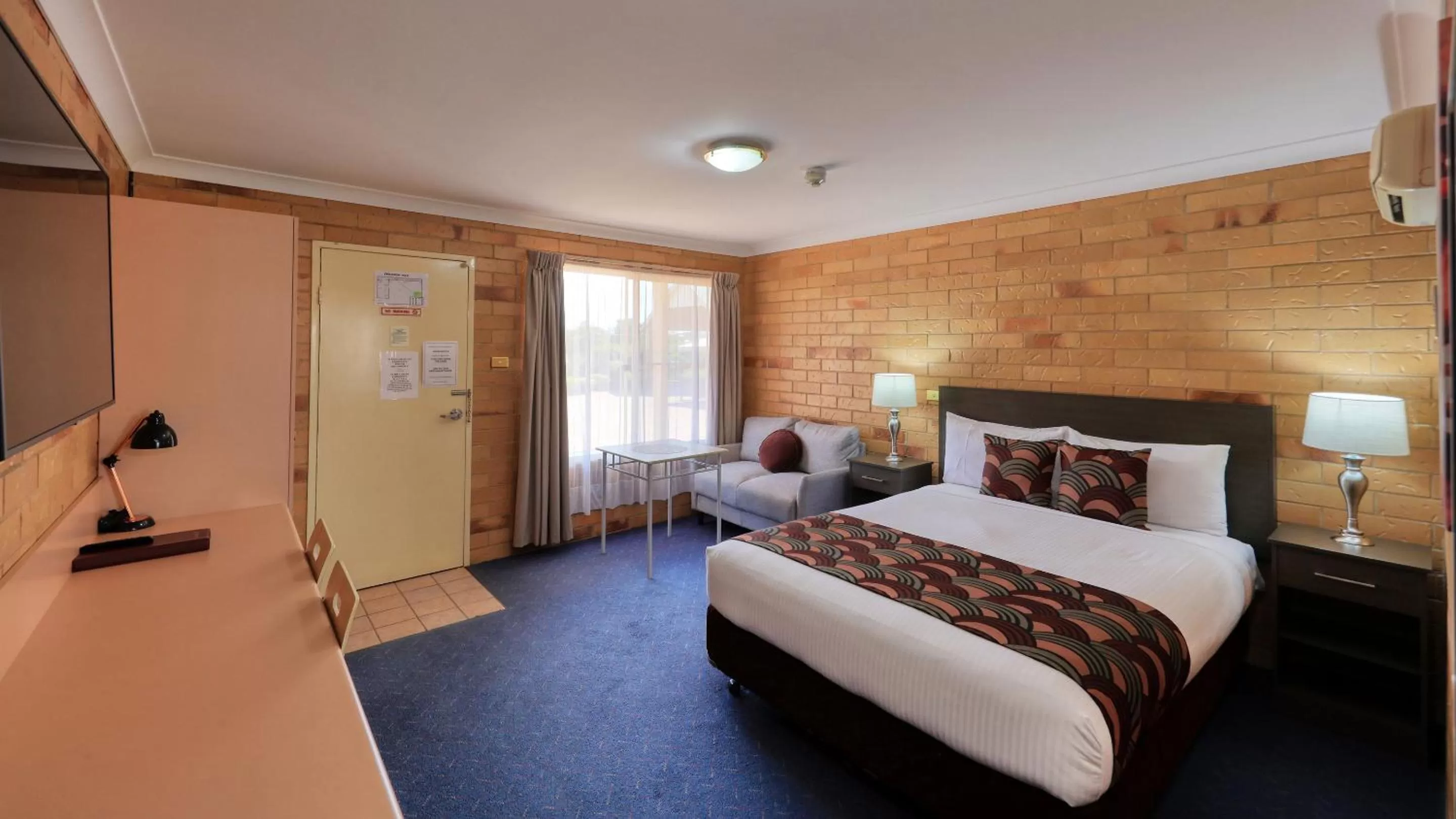 Bed in North Parkes Motel